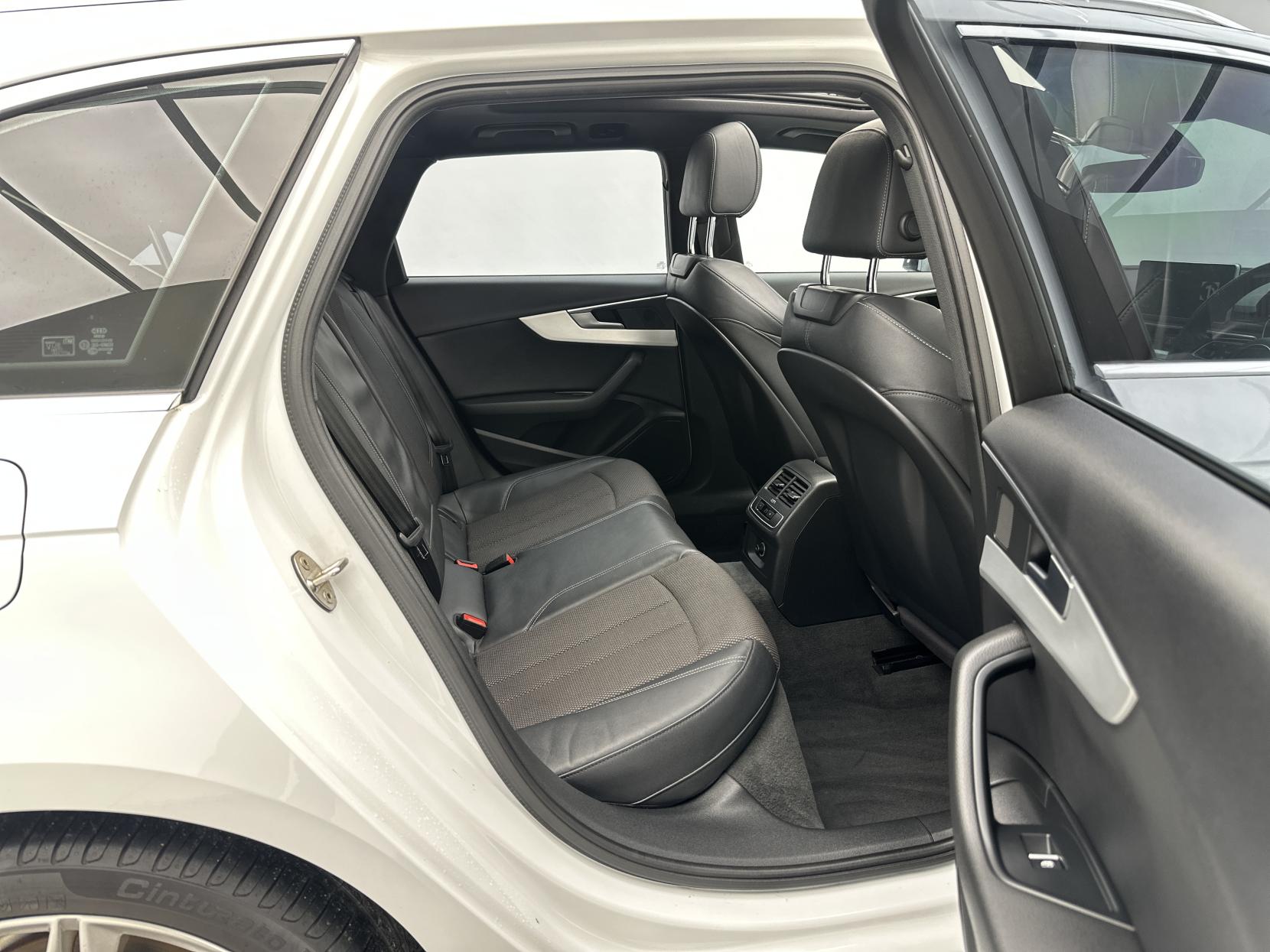 Audi A4 Avant 2.0 TDI ultra S line Estate 5dr Diesel S Tronic Euro 6 (s/s) (190 ps)