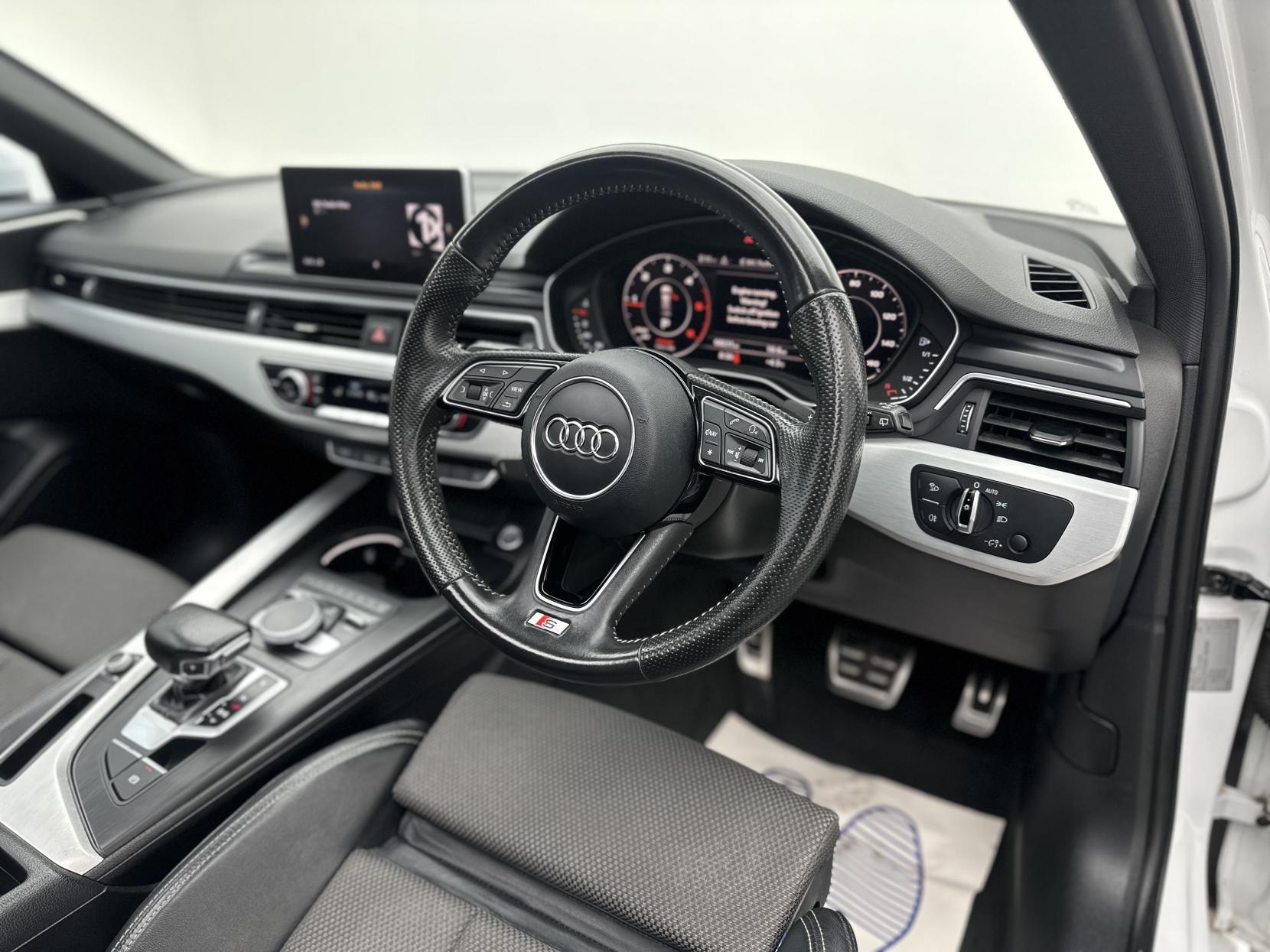 Audi A4 Avant 2.0 TDI ultra S line Estate 5dr Diesel S Tronic Euro 6 (s/s) (190 ps)