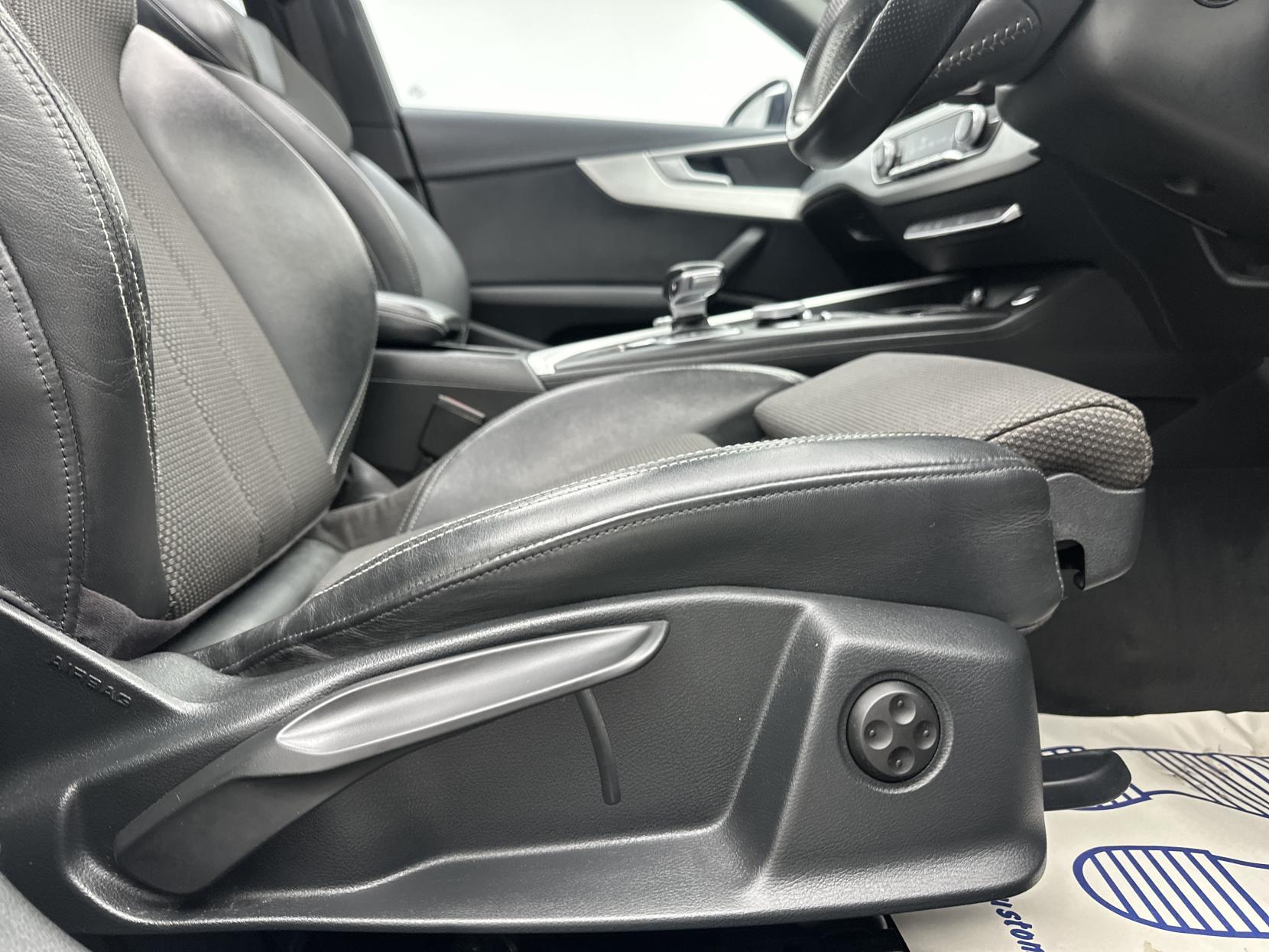 Audi A4 Avant 2.0 TDI ultra S line Estate 5dr Diesel S Tronic Euro 6 (s/s) (190 ps)