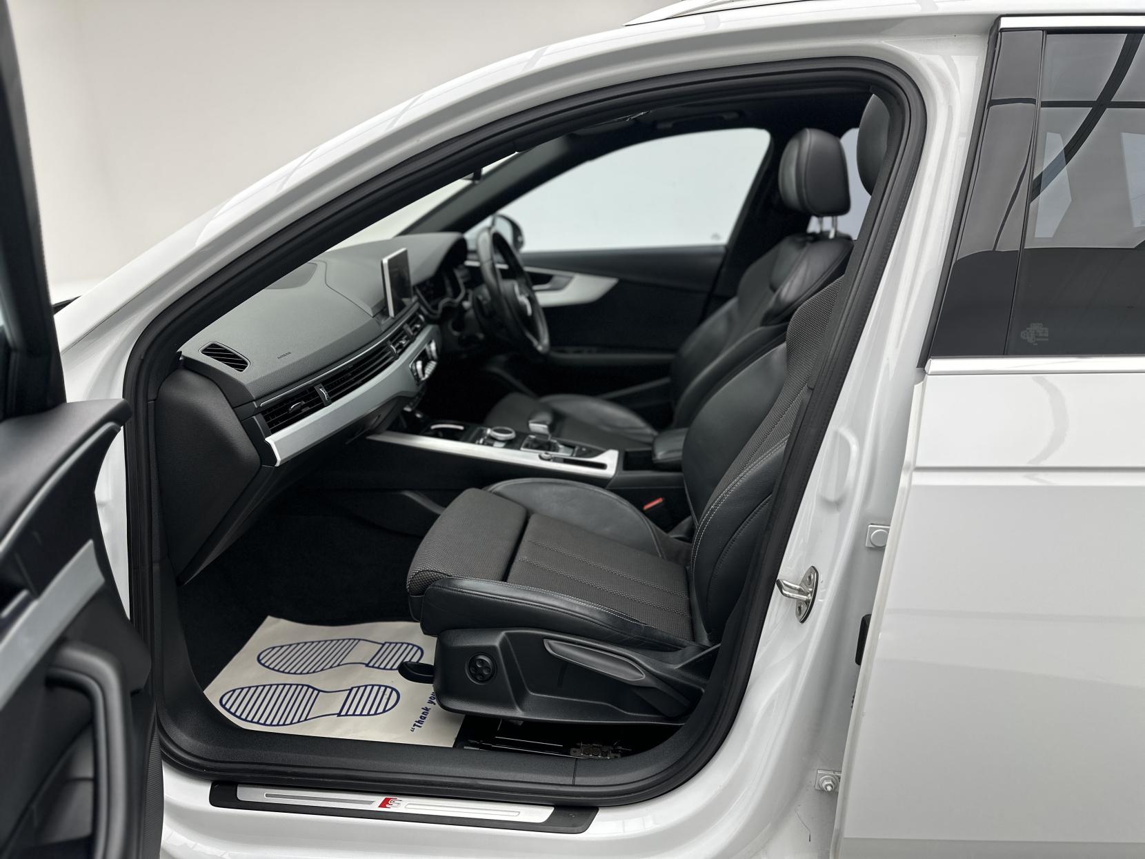 Audi A4 Avant 2.0 TDI ultra S line Estate 5dr Diesel S Tronic Euro 6 (s/s) (190 ps)