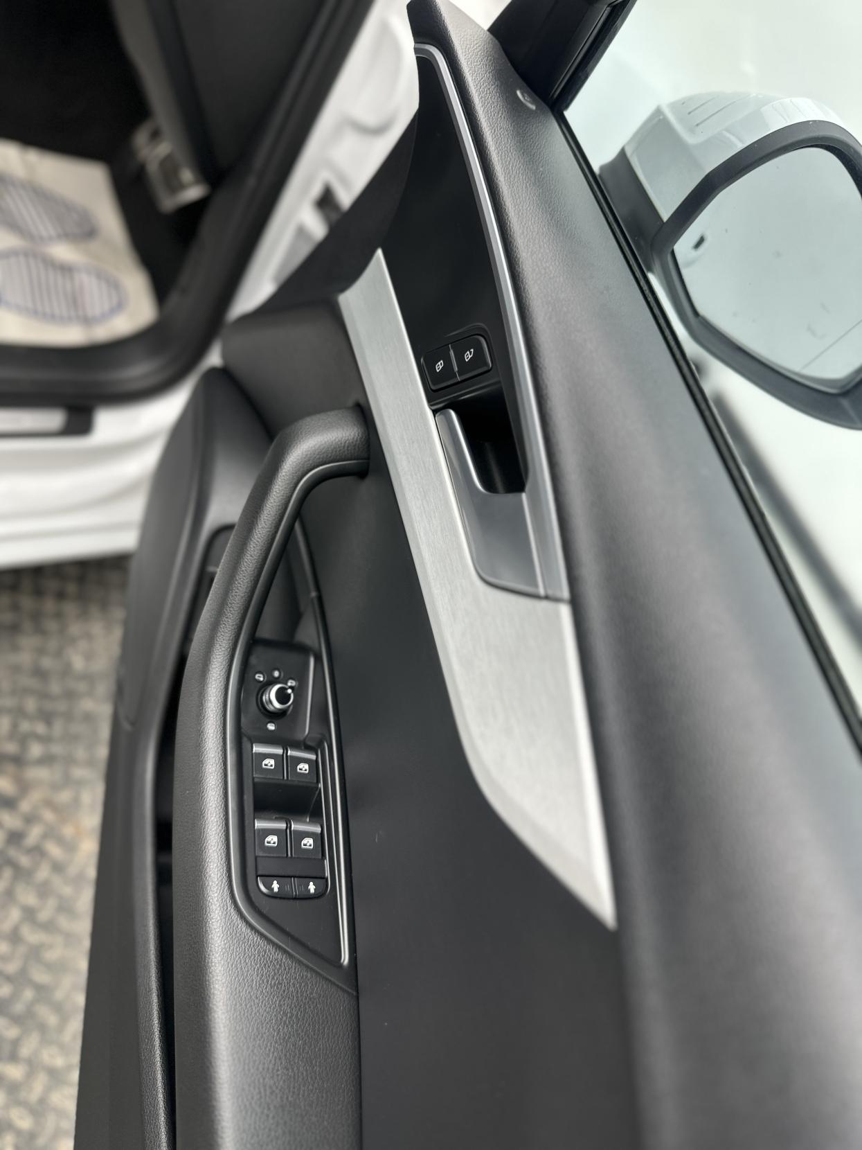 Audi A4 Avant 2.0 TDI ultra S line Estate 5dr Diesel S Tronic Euro 6 (s/s) (190 ps)