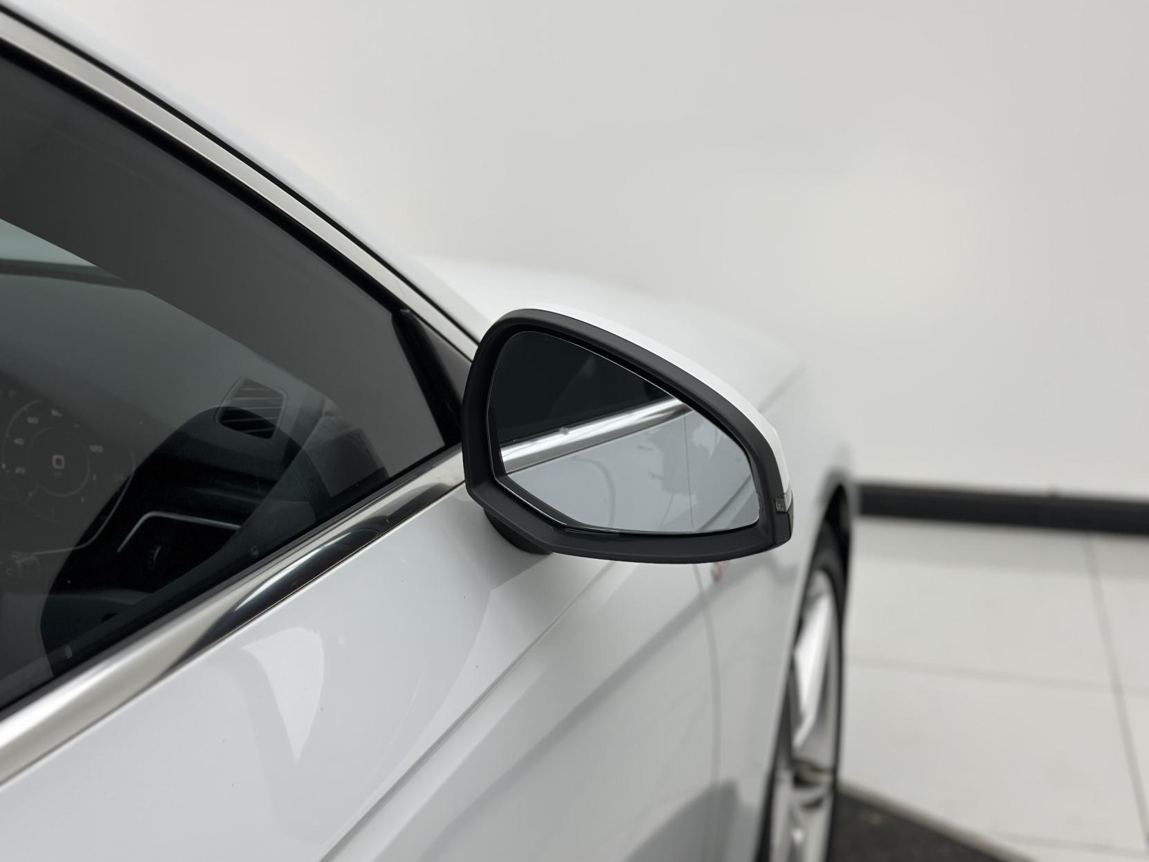 Audi A4 Avant 2.0 TDI ultra S line Estate 5dr Diesel S Tronic Euro 6 (s/s) (190 ps)