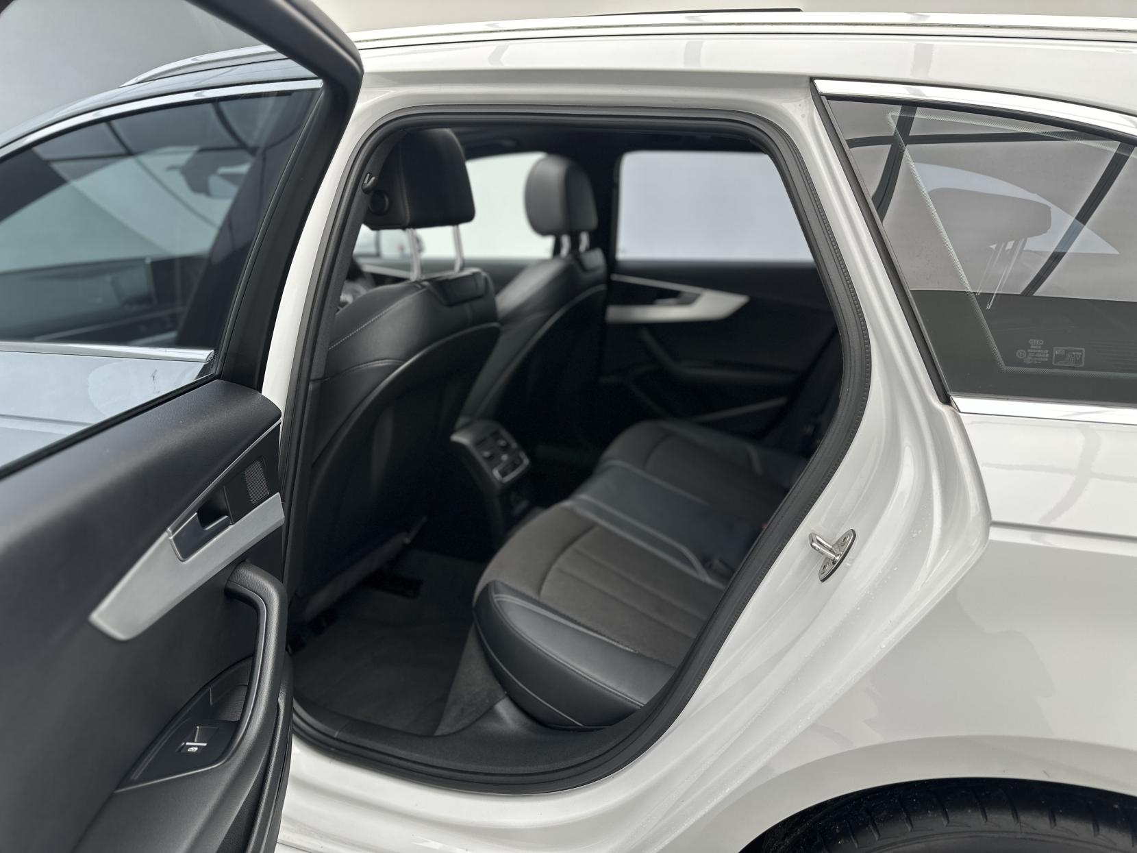 Audi A4 Avant 2.0 TDI ultra S line Estate 5dr Diesel S Tronic Euro 6 (s/s) (190 ps)