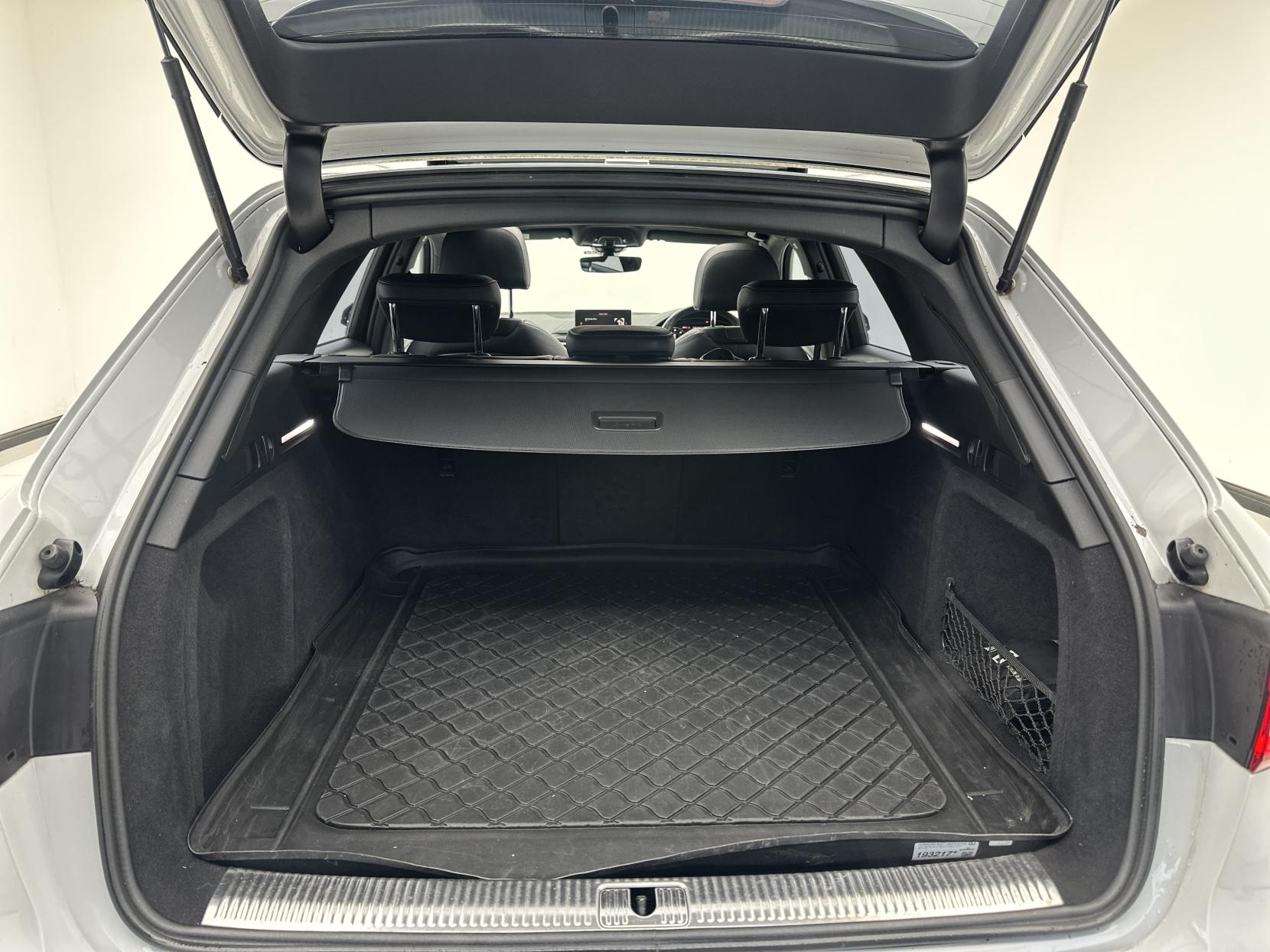 Audi A4 Avant 2.0 TDI ultra S line Estate 5dr Diesel S Tronic Euro 6 (s/s) (190 ps)