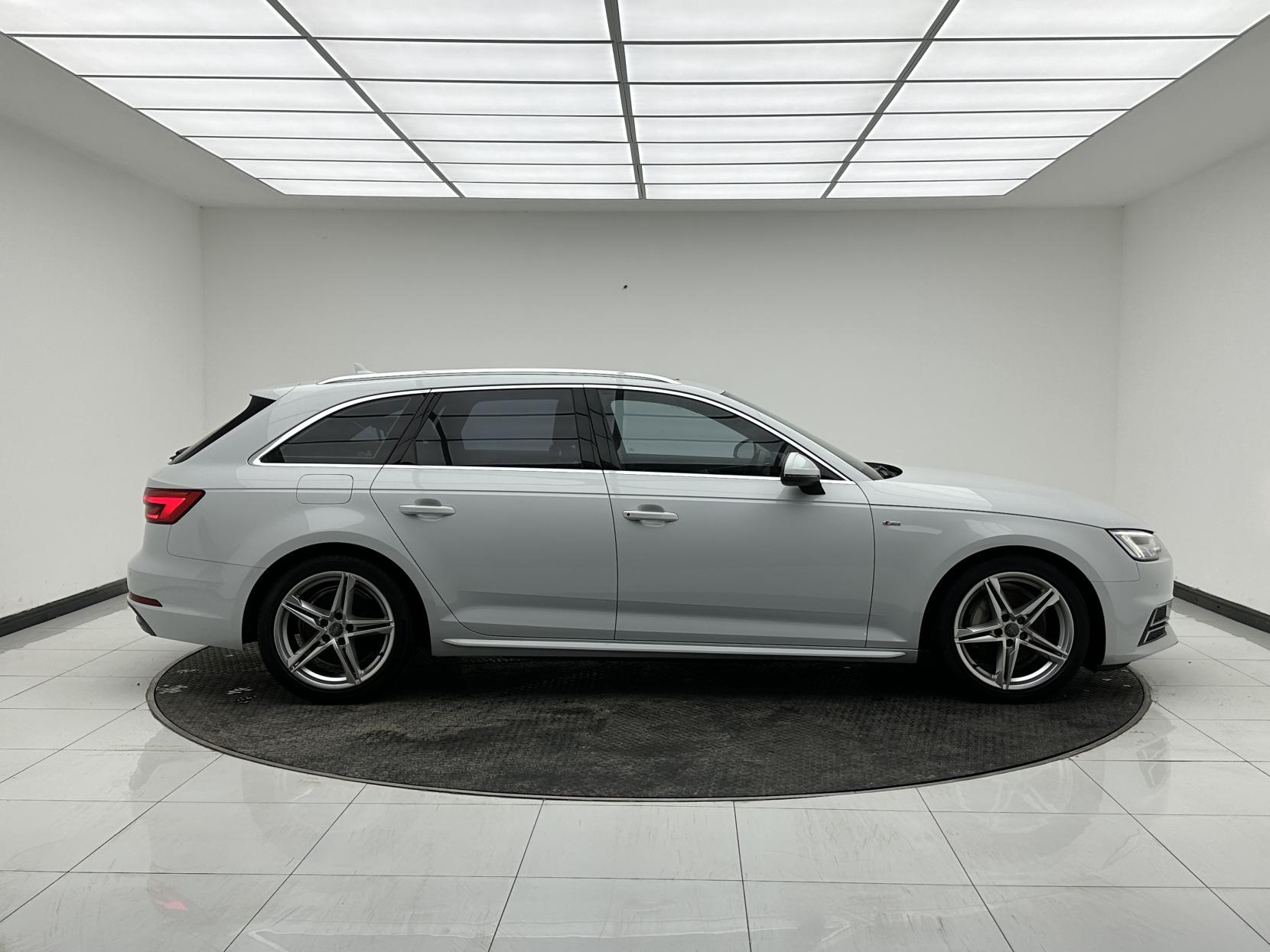 Audi A4 Avant 2.0 TDI ultra S line Estate 5dr Diesel S Tronic Euro 6 (s/s) (190 ps)