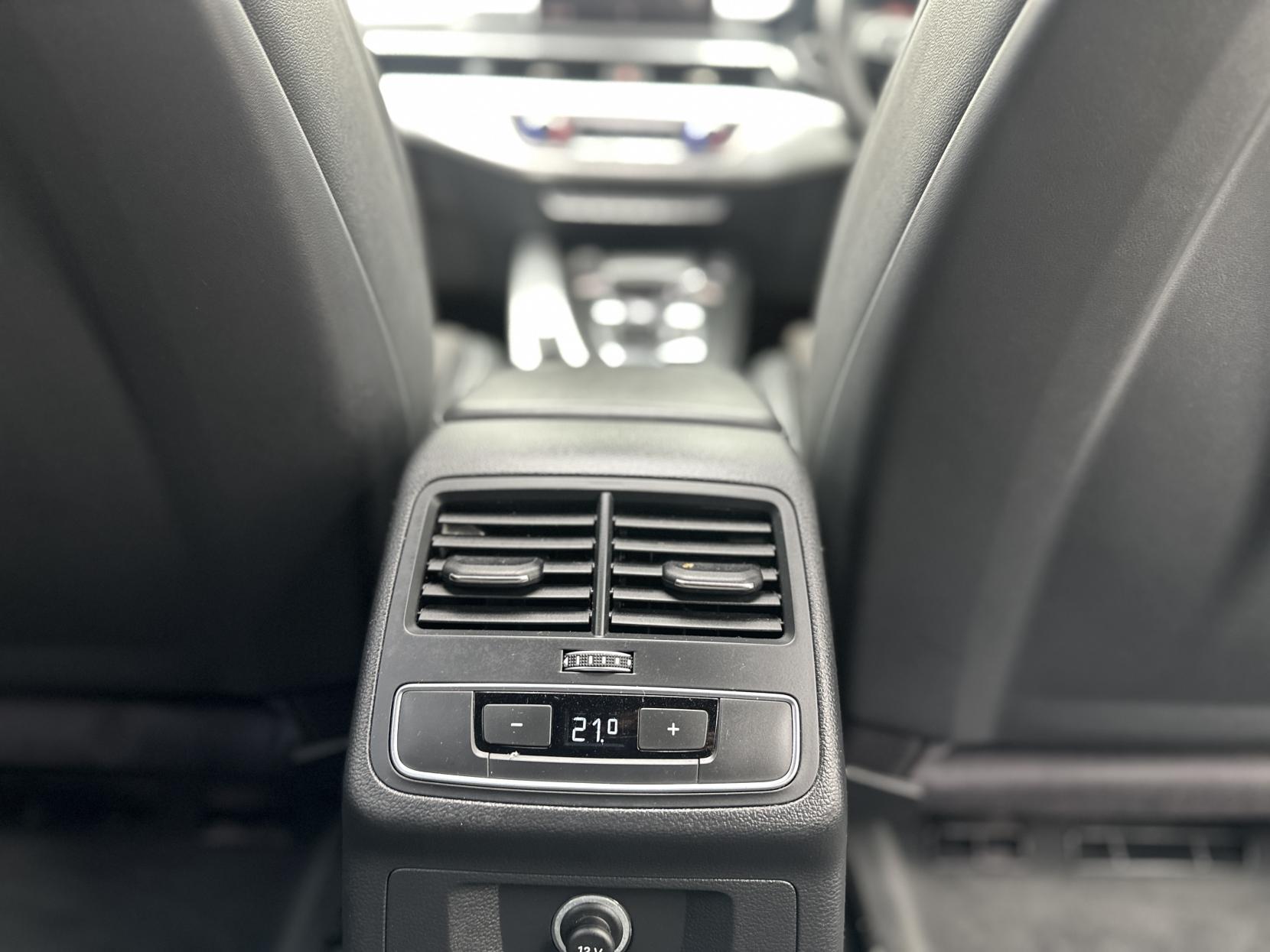 Audi A4 Avant 2.0 TDI ultra S line Estate 5dr Diesel S Tronic Euro 6 (s/s) (190 ps)