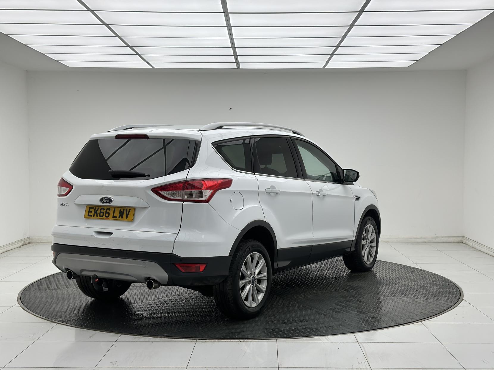 Ford Kuga 2.0 TDCi Titanium SUV 5dr Diesel Powershift AWD Euro 6 (s/s) (180 ps)