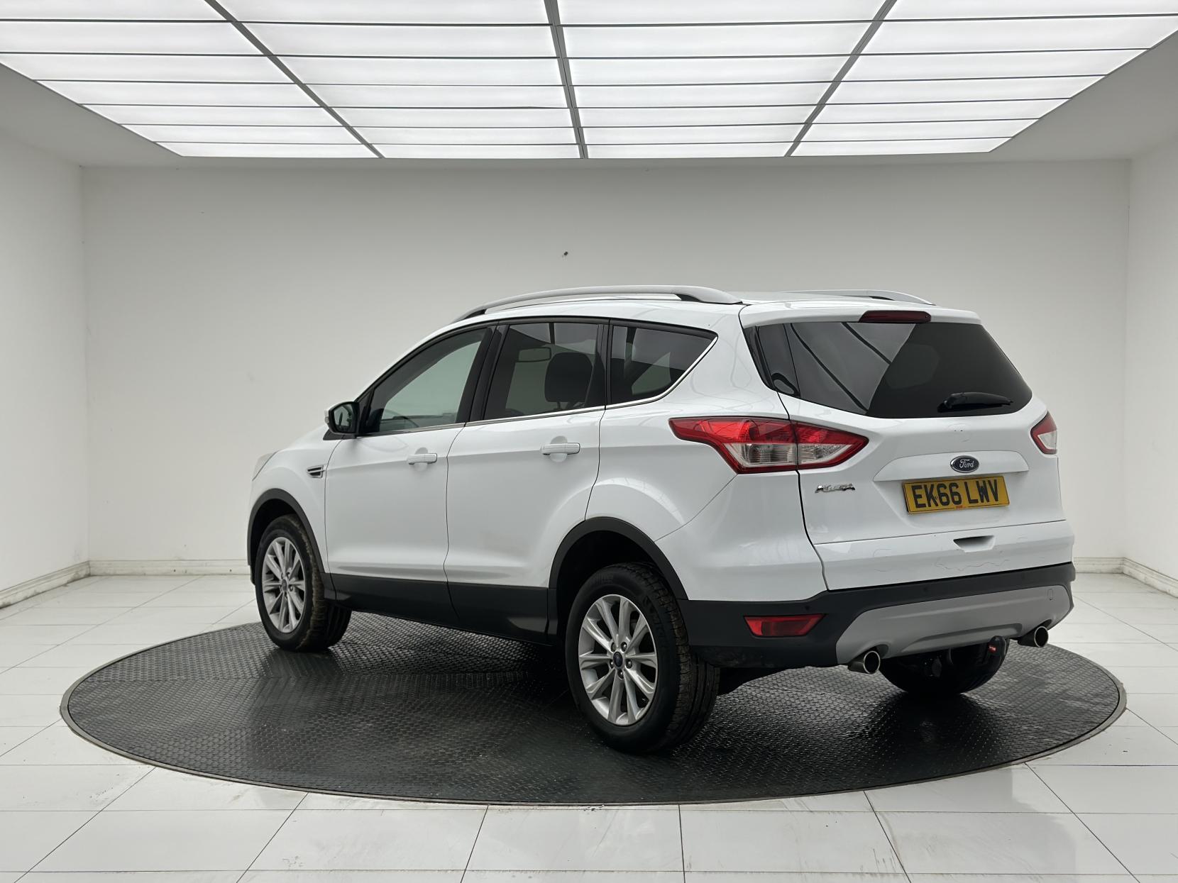 Ford Kuga 2.0 TDCi Titanium SUV 5dr Diesel Powershift AWD Euro 6 (s/s) (180 ps)