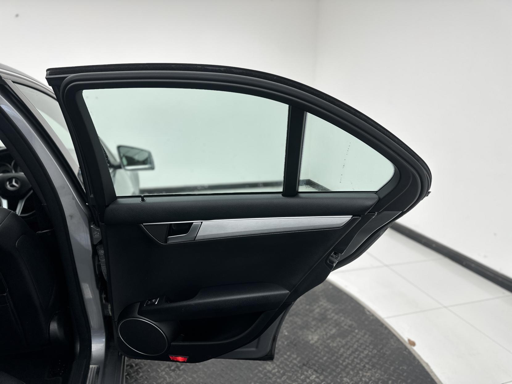 Mercedes-Benz C Class 2.1 C250 CDI BlueEfficiency Sport Saloon 4dr Diesel G-Tronic+ Euro 5 (s/s) (204 ps)