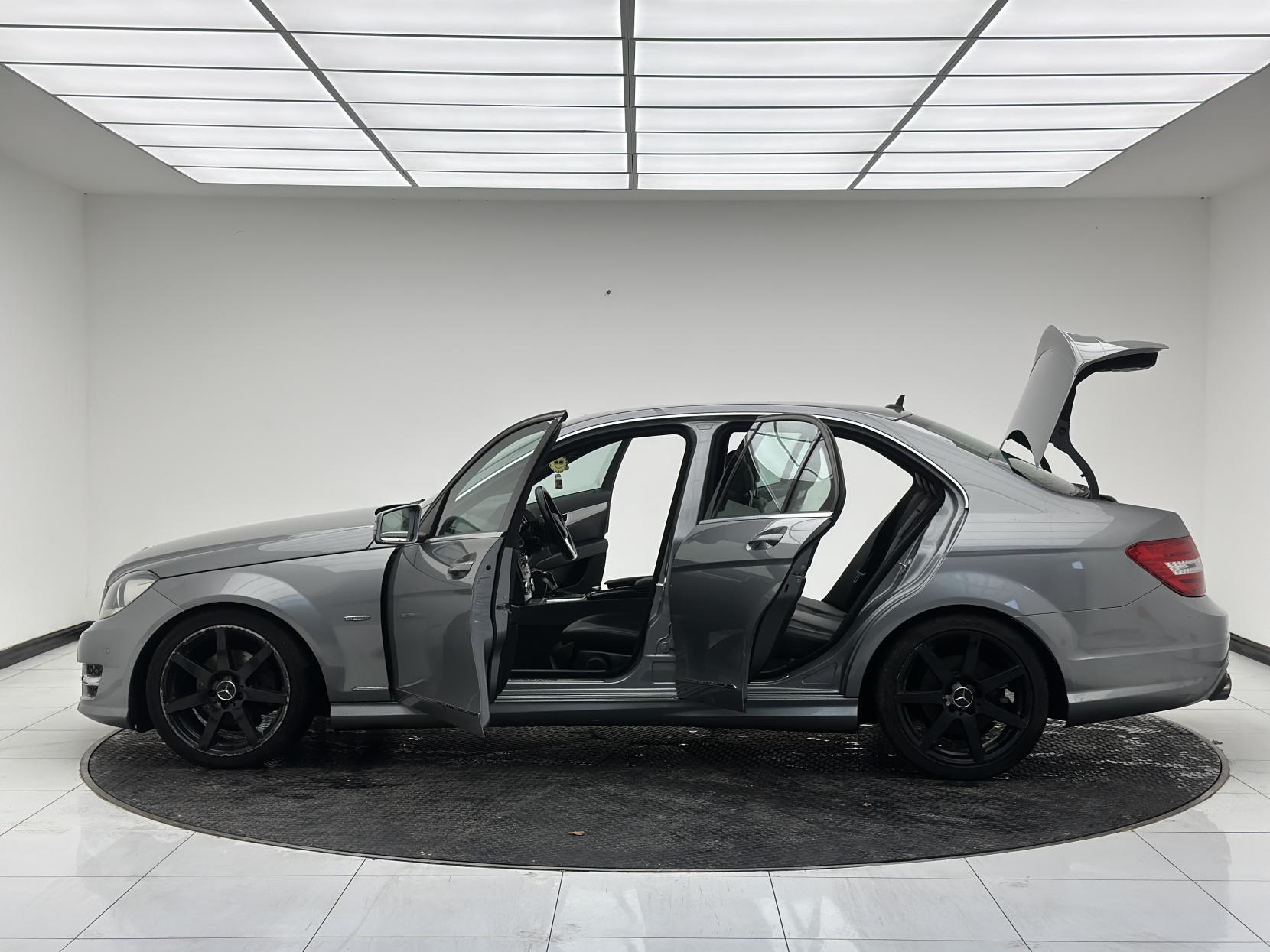 Mercedes-Benz C Class 2.1 C250 CDI BlueEfficiency Sport Saloon 4dr Diesel G-Tronic+ Euro 5 (s/s) (204 ps)