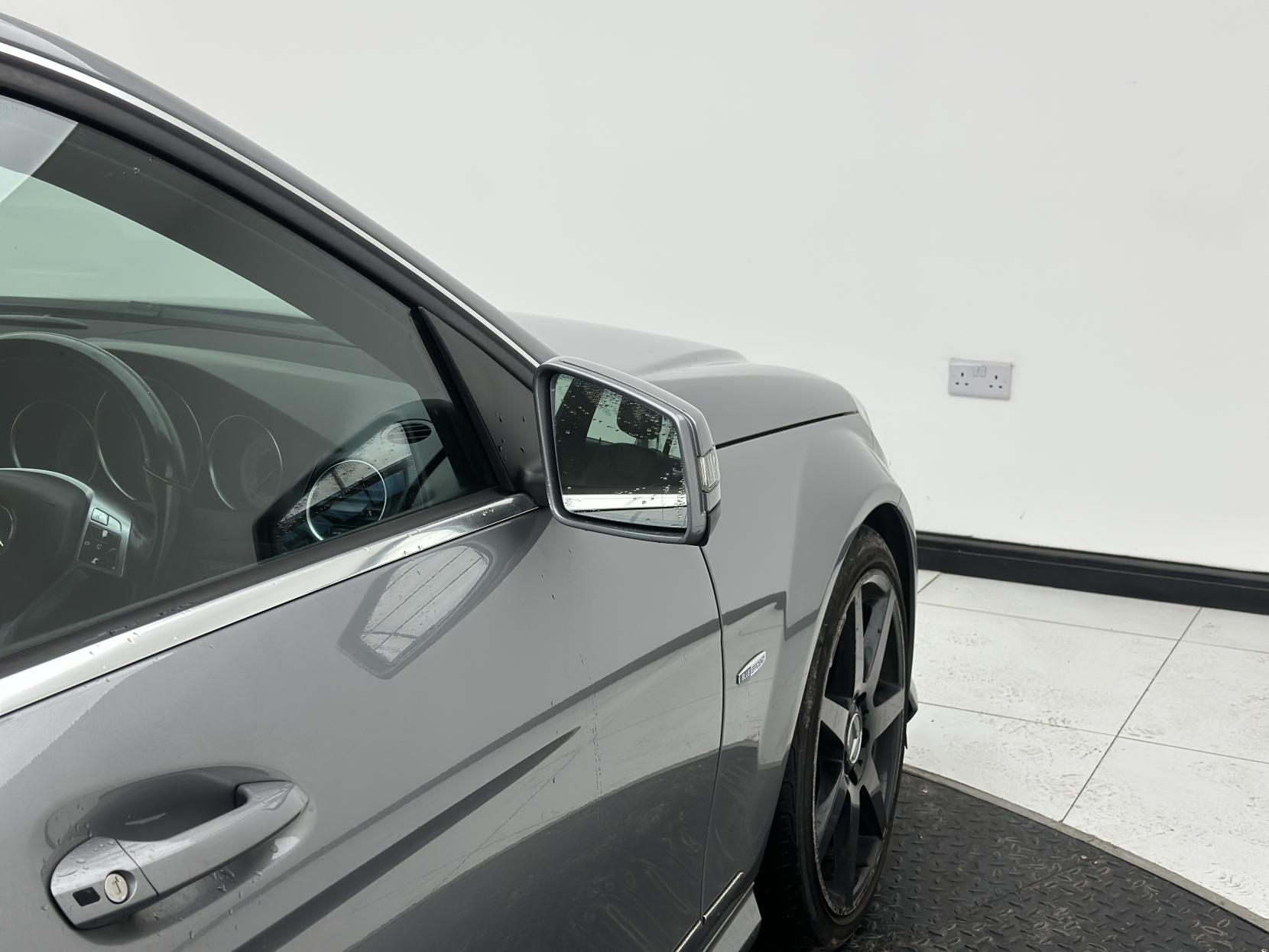 Mercedes-Benz C Class 2.1 C250 CDI BlueEfficiency Sport Saloon 4dr Diesel G-Tronic+ Euro 5 (s/s) (204 ps)