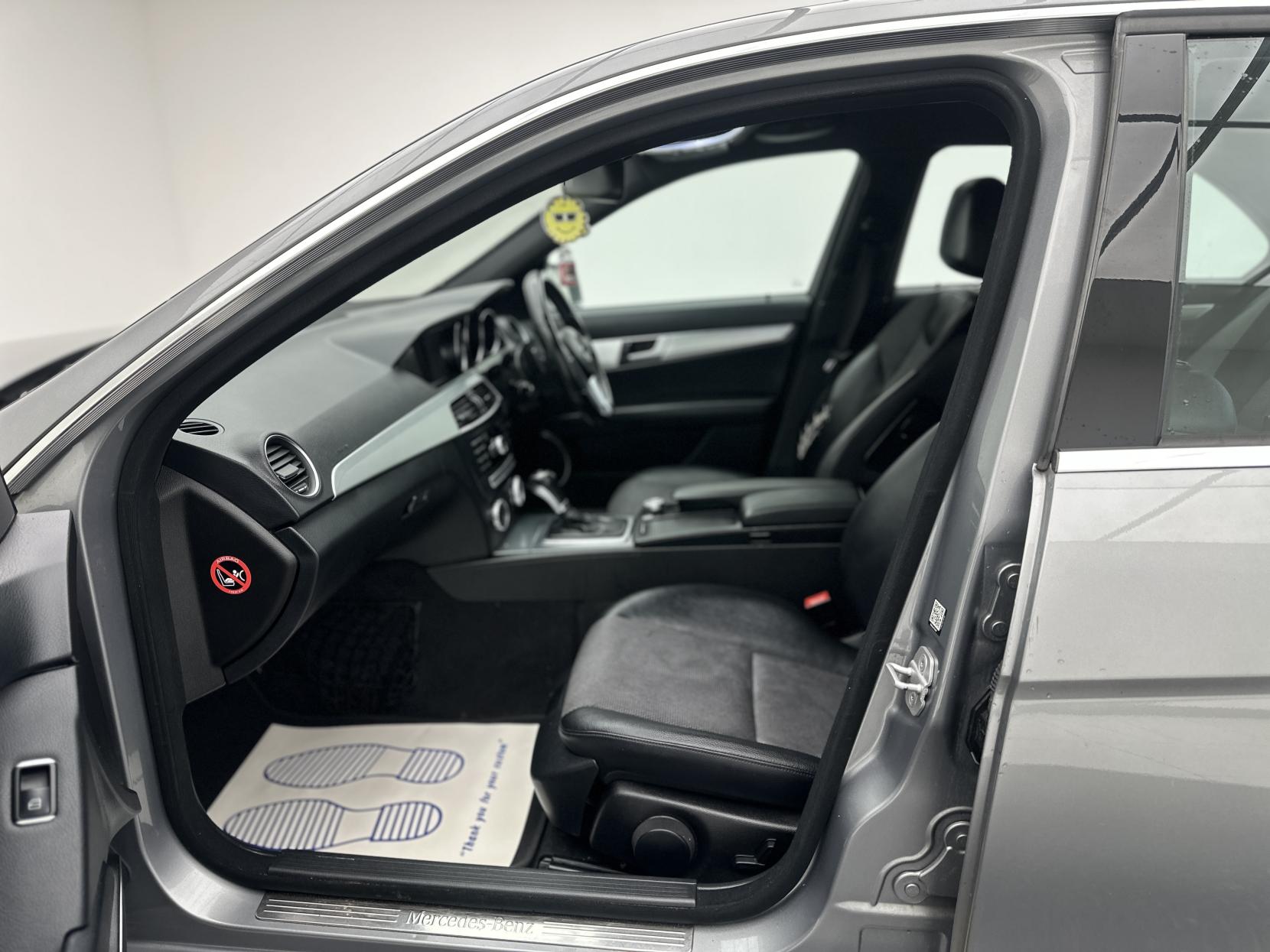 Mercedes-Benz C Class 2.1 C250 CDI BlueEfficiency Sport Saloon 4dr Diesel G-Tronic+ Euro 5 (s/s) (204 ps)