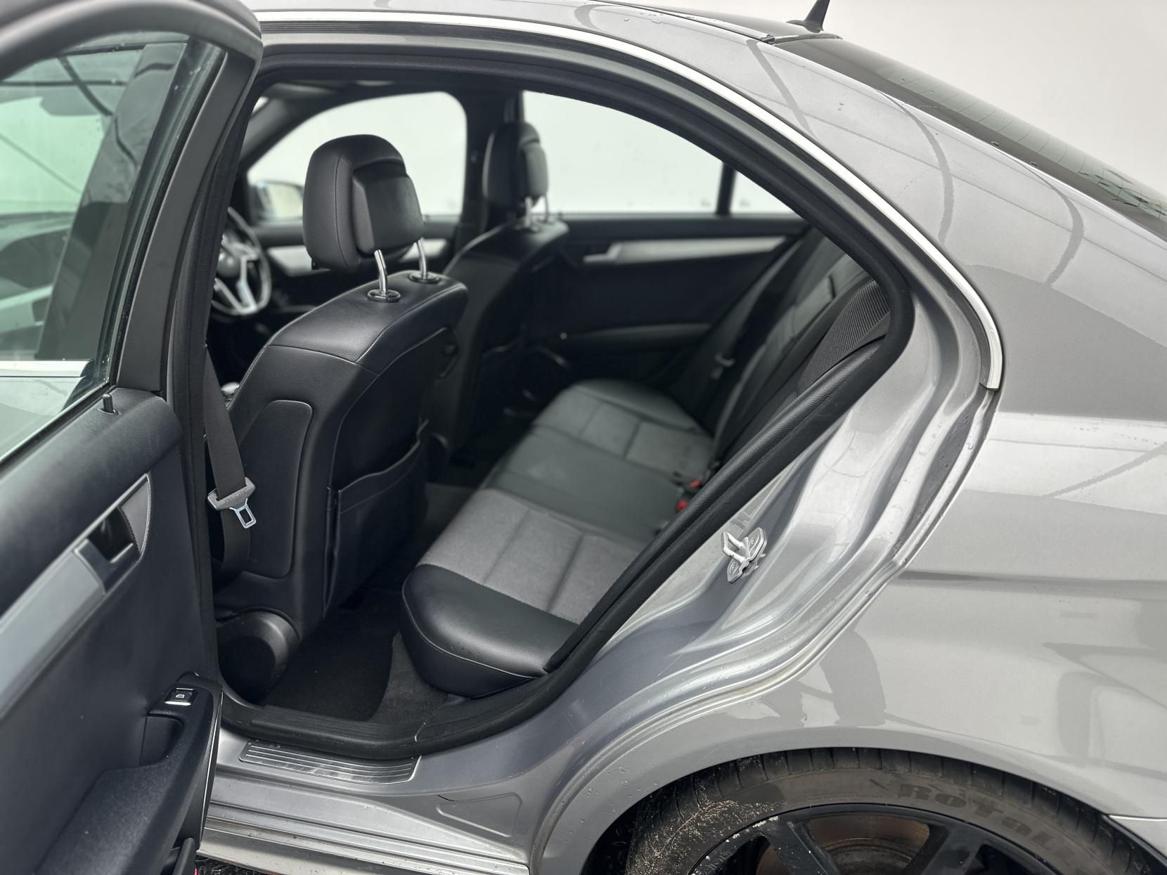 Mercedes-Benz C Class 2.1 C250 CDI BlueEfficiency Sport Saloon 4dr Diesel G-Tronic+ Euro 5 (s/s) (204 ps)