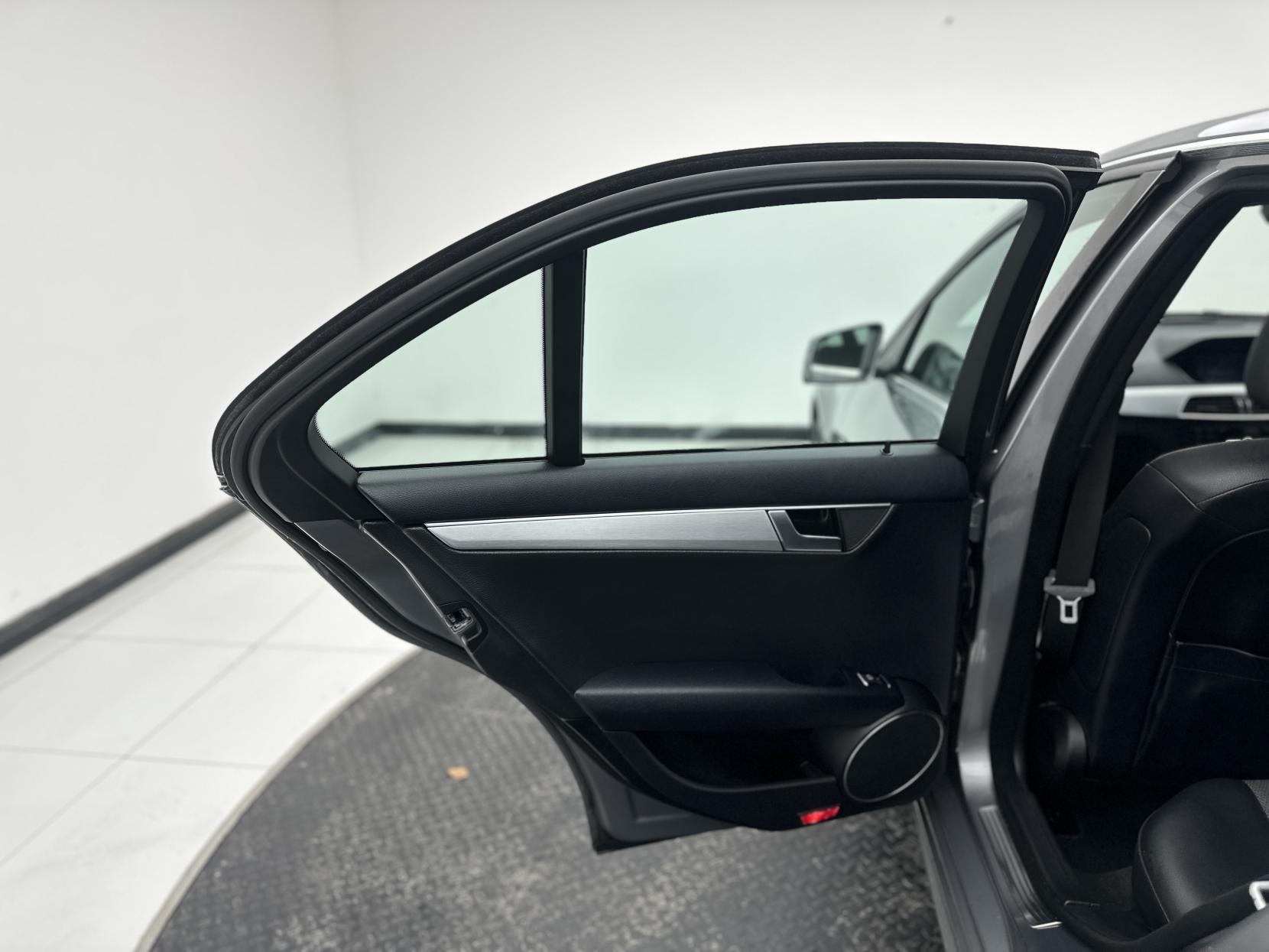 Mercedes-Benz C Class 2.1 C250 CDI BlueEfficiency Sport Saloon 4dr Diesel G-Tronic+ Euro 5 (s/s) (204 ps)