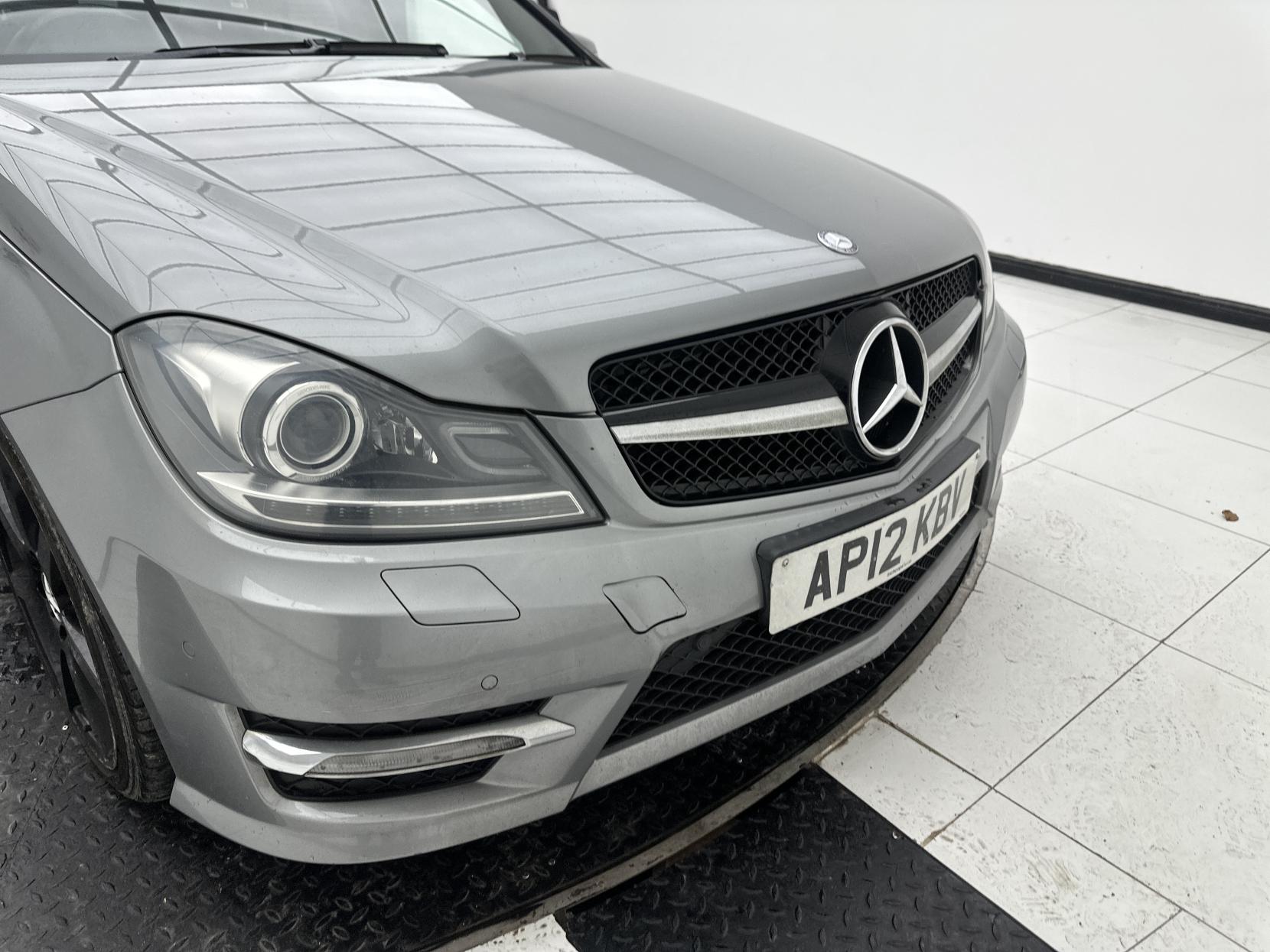 Mercedes-Benz C Class 2.1 C250 CDI BlueEfficiency Sport Saloon 4dr Diesel G-Tronic+ Euro 5 (s/s) (204 ps)