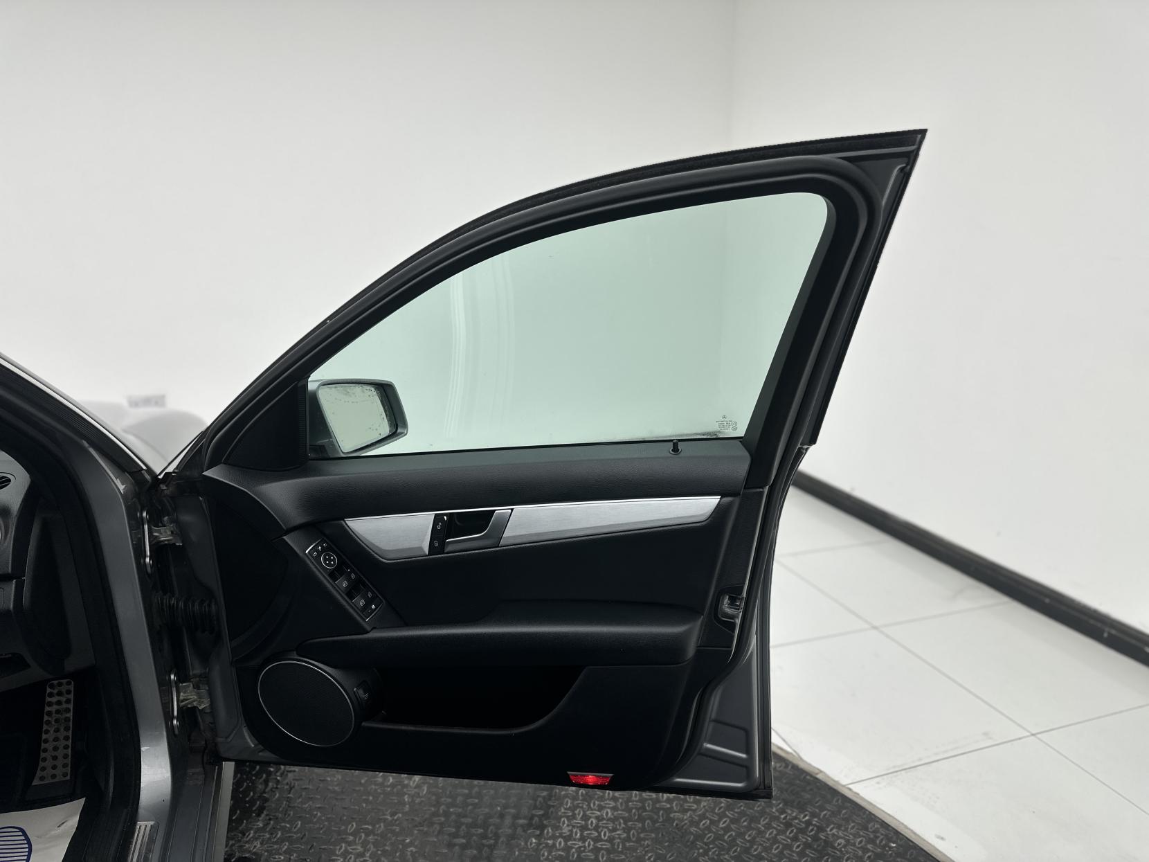 Mercedes-Benz C Class 2.1 C250 CDI BlueEfficiency Sport Saloon 4dr Diesel G-Tronic+ Euro 5 (s/s) (204 ps)