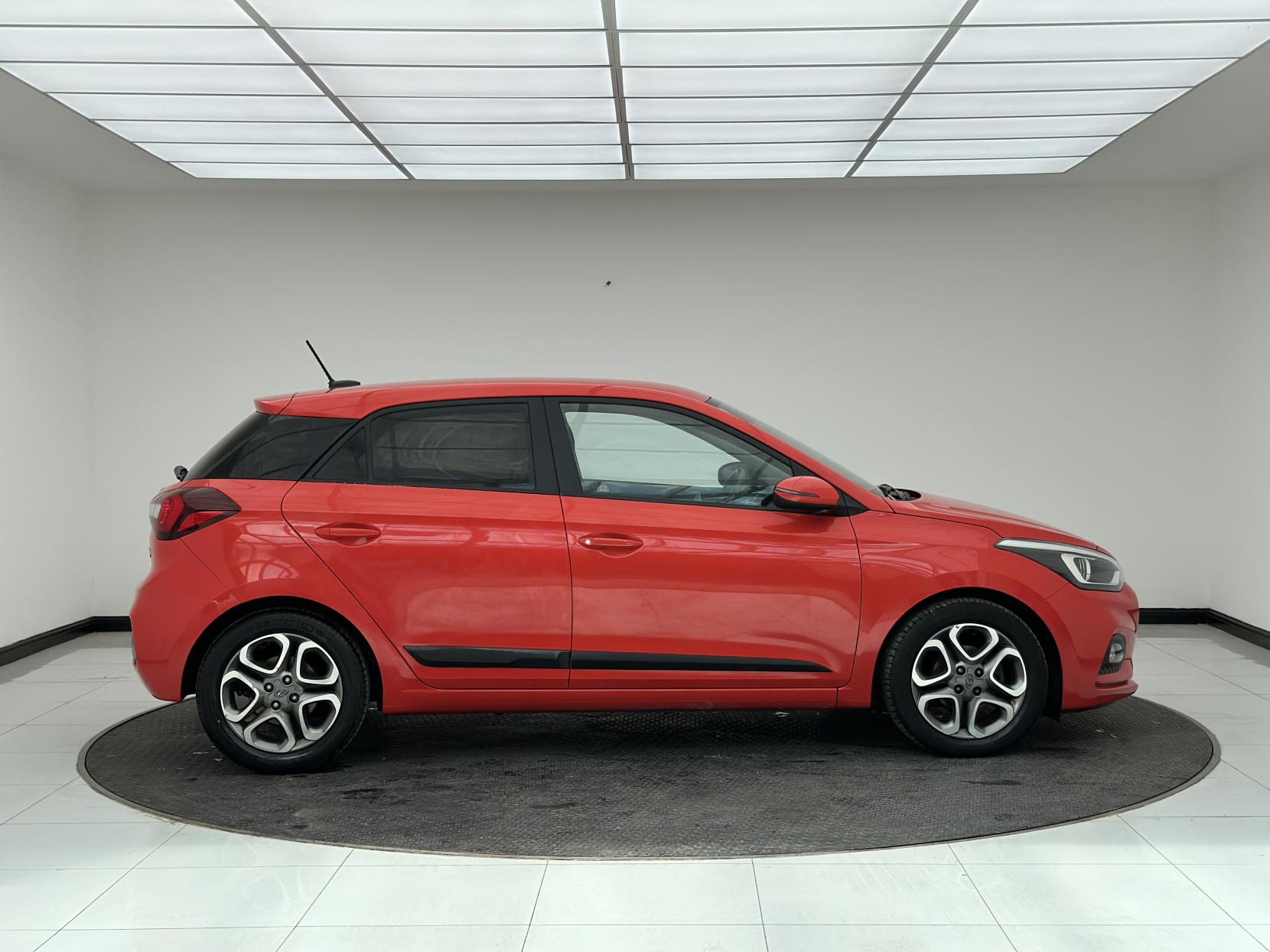 Hyundai i20 1.2 Premium Nav Hatchback 5dr Petrol Manual Euro 6 (s/s) (84 ps)
