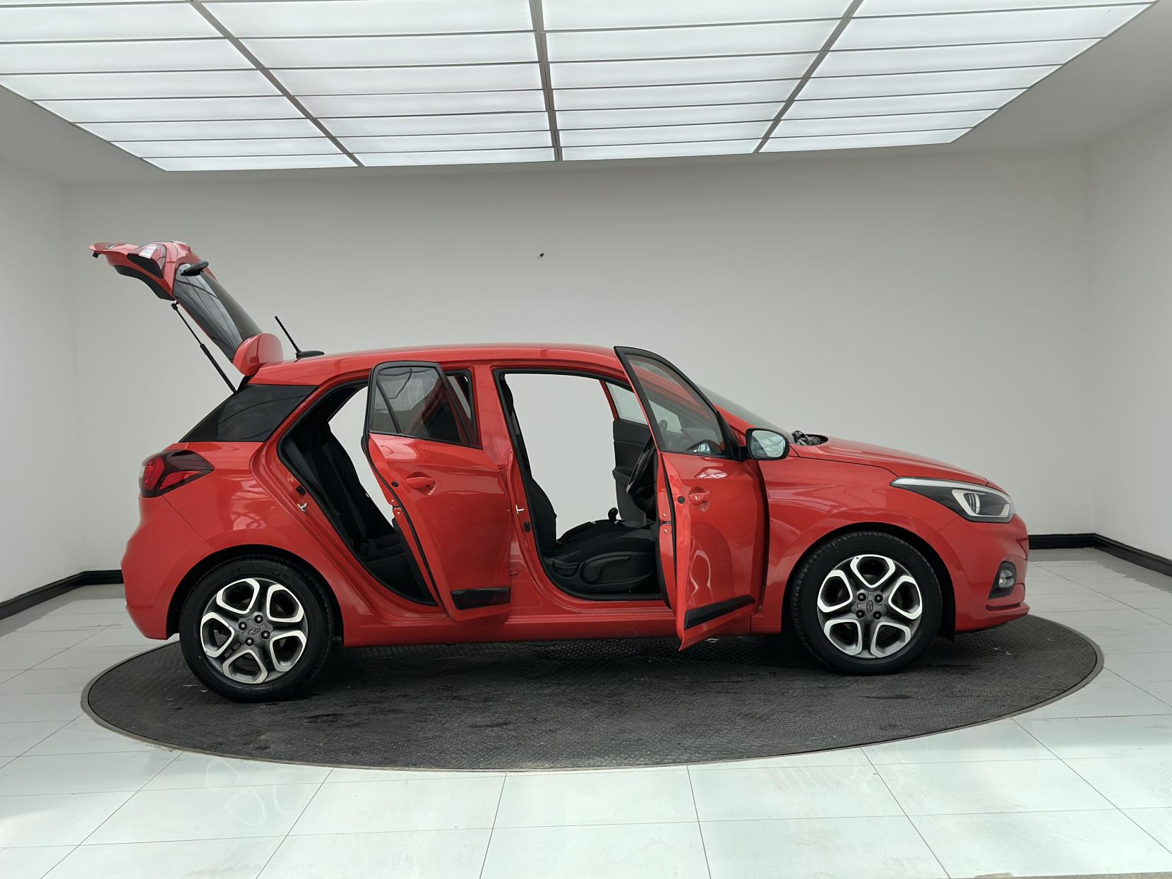 Hyundai i20 1.2 Premium Nav Hatchback 5dr Petrol Manual Euro 6 (s/s) (84 ps)
