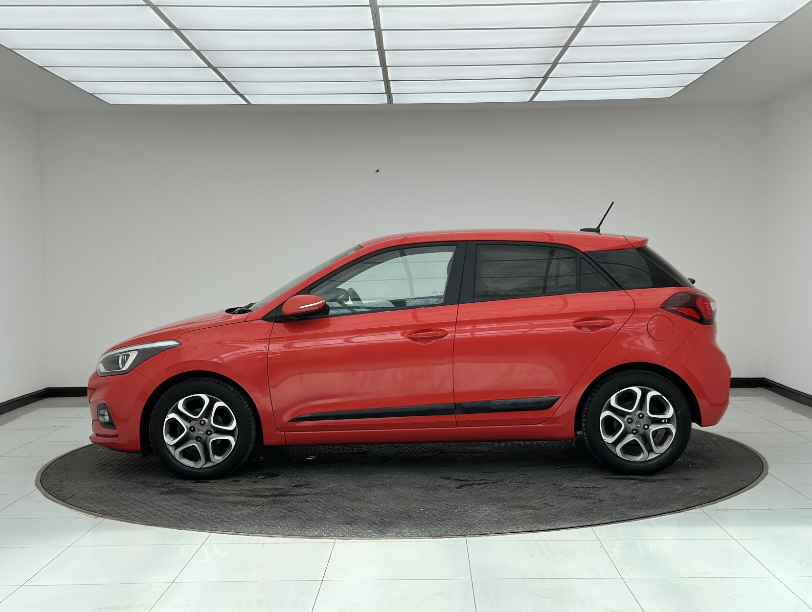 Hyundai i20 1.2 Premium Nav Hatchback 5dr Petrol Manual Euro 6 (s/s) (84 ps)
