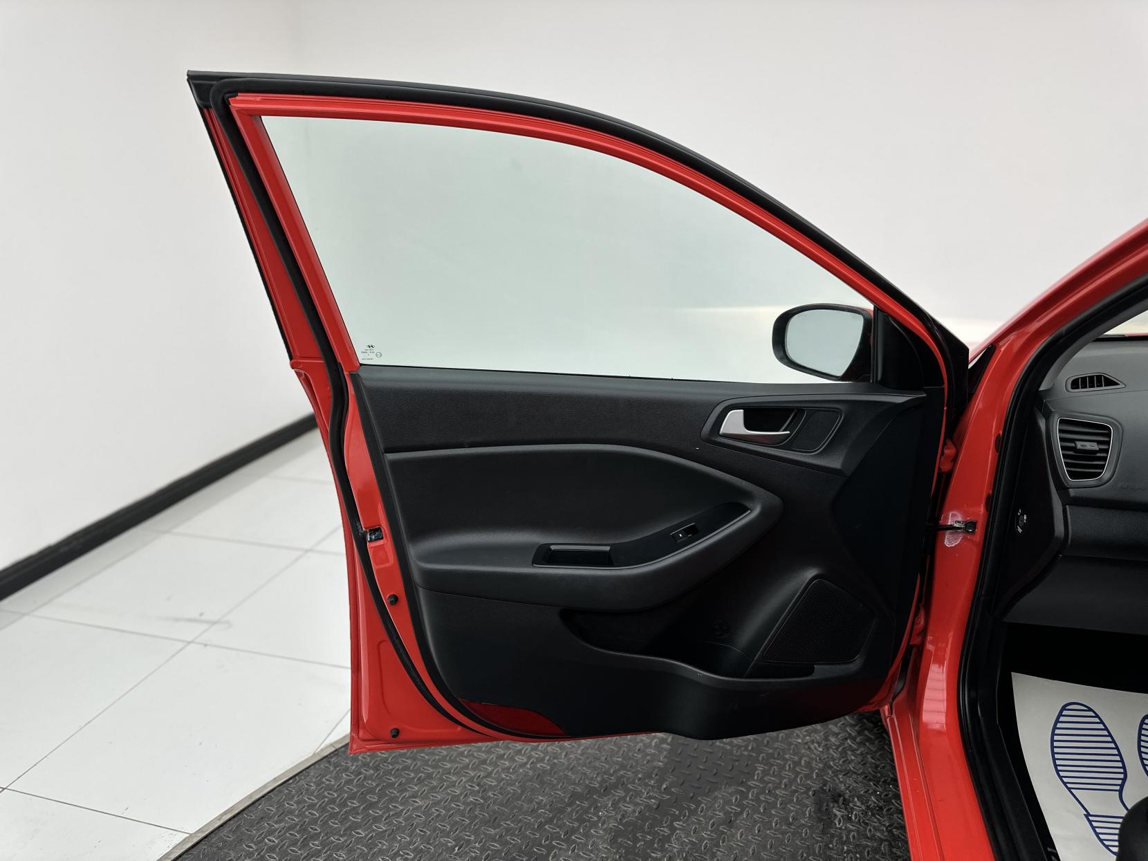 Hyundai i20 1.2 Premium Nav Hatchback 5dr Petrol Manual Euro 6 (s/s) (84 ps)