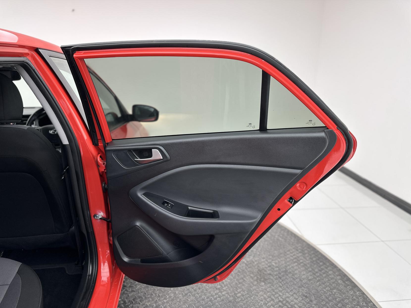 Hyundai i20 1.2 Premium Nav Hatchback 5dr Petrol Manual Euro 6 (s/s) (84 ps)