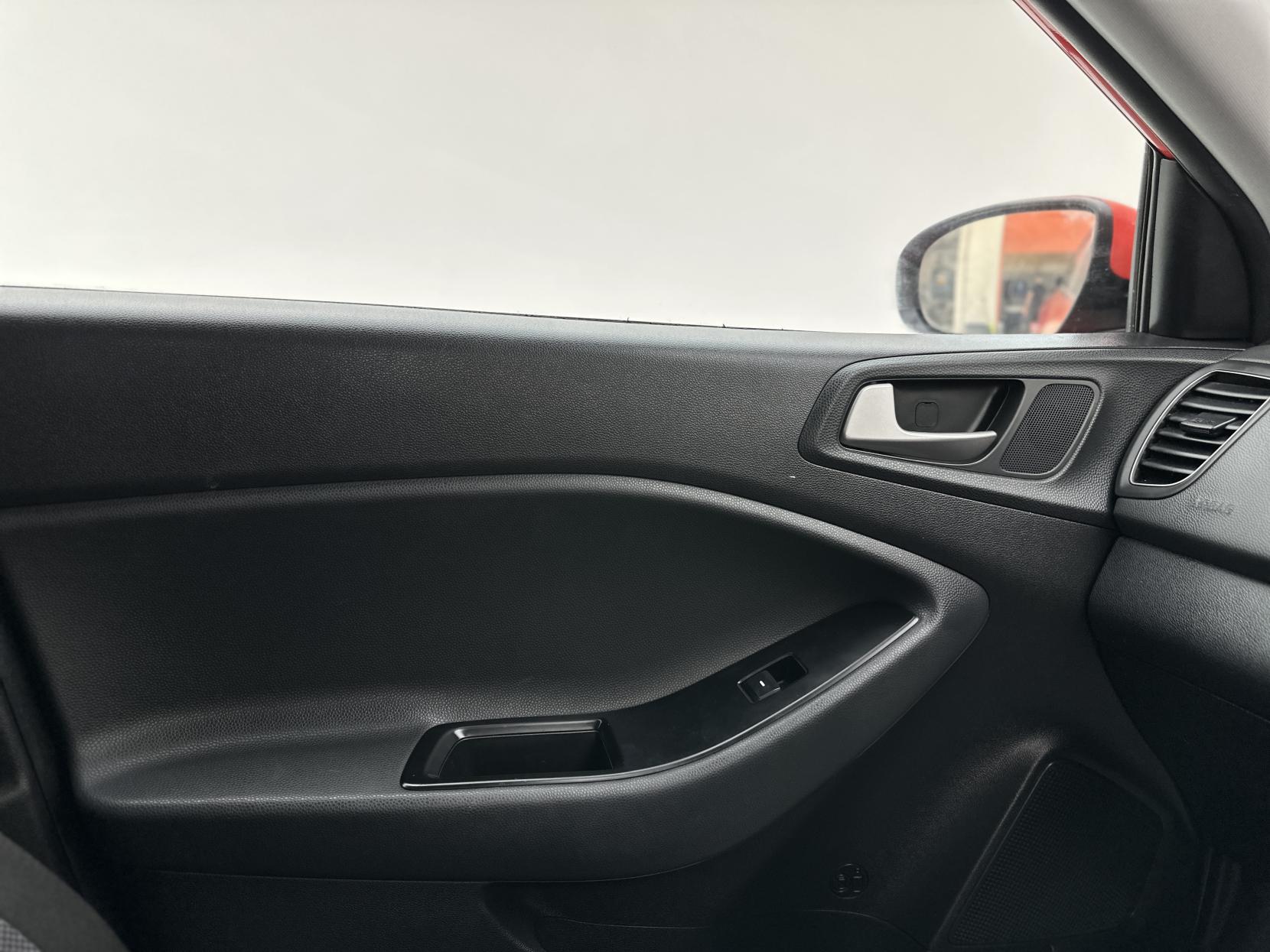 Hyundai i20 1.2 Premium Nav Hatchback 5dr Petrol Manual Euro 6 (s/s) (84 ps)