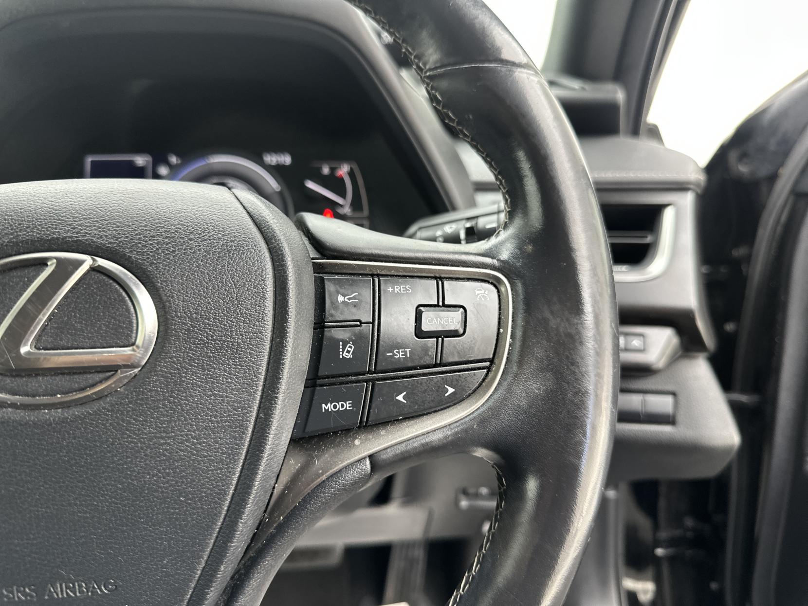 Lexus UX 2.0 250h SUV 5dr Petrol Hybrid E-CVT Euro 6 (s/s) (184 ps)