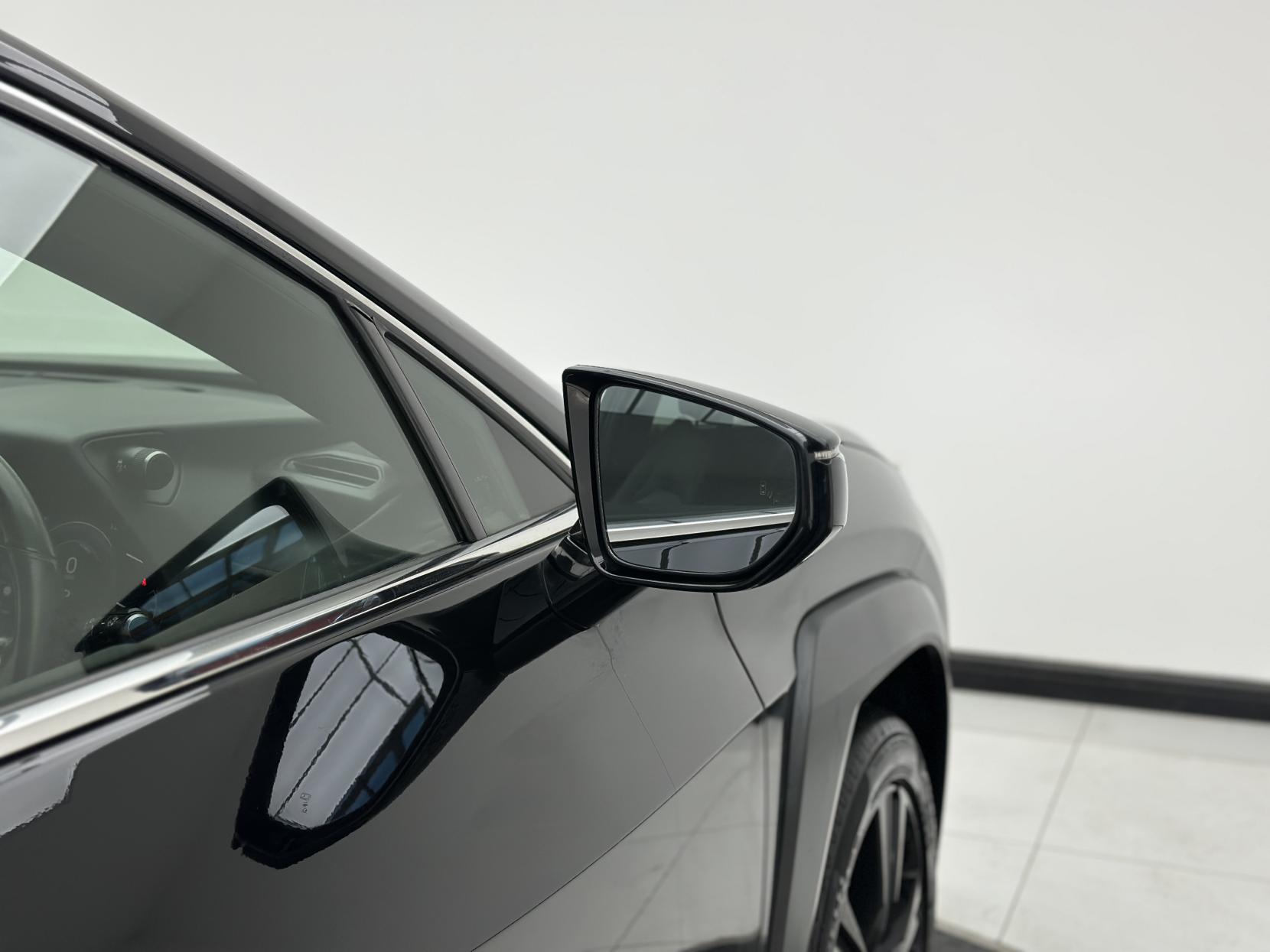 Lexus UX 2.0 250h SUV 5dr Petrol Hybrid E-CVT Euro 6 (s/s) (184 ps)