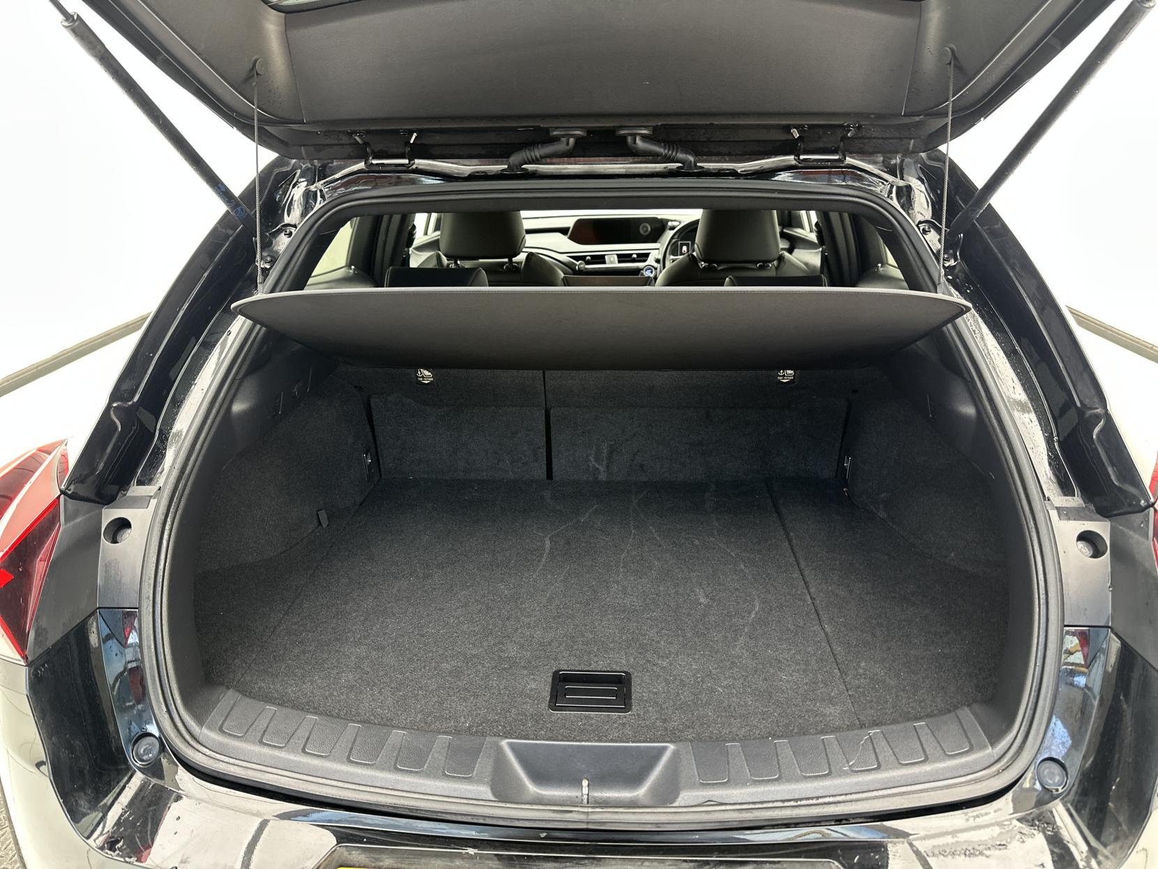 Lexus UX 2.0 250h SUV 5dr Petrol Hybrid E-CVT Euro 6 (s/s) (184 ps)