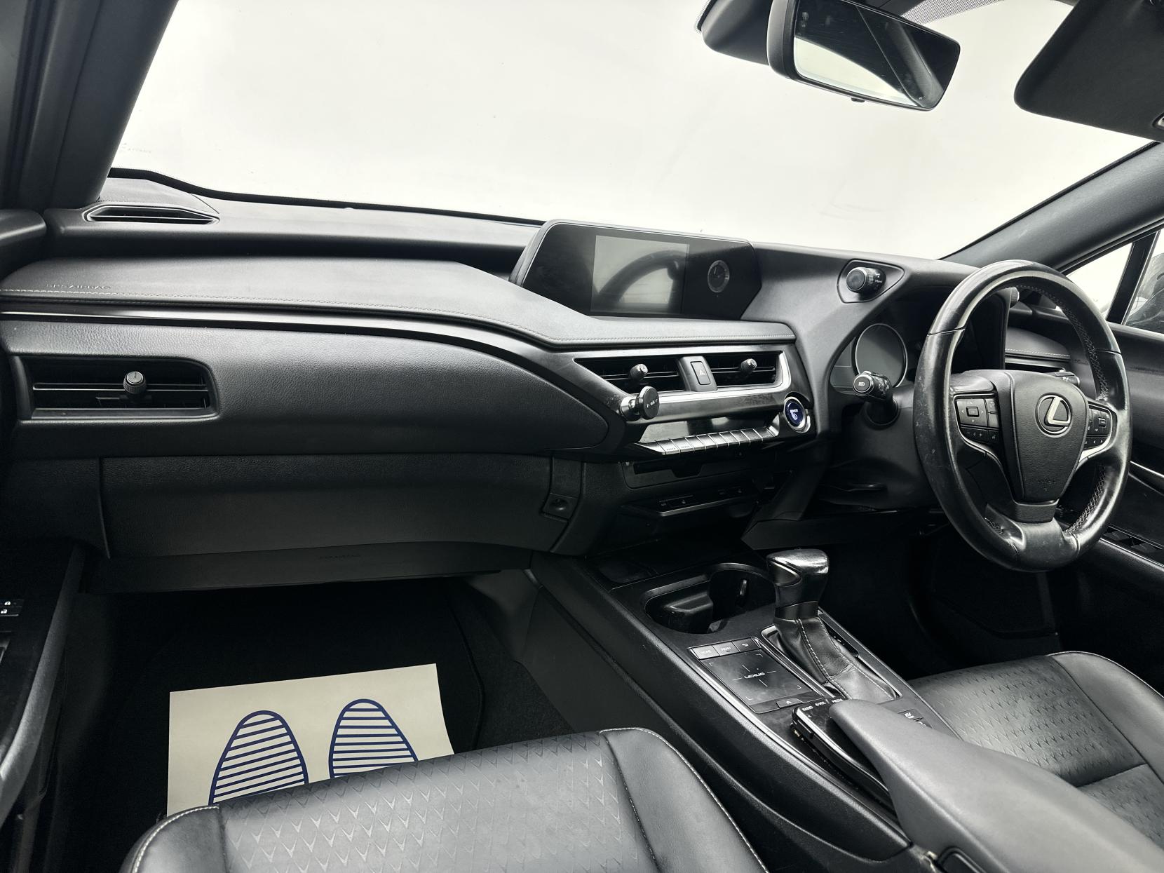 Lexus UX 2.0 250h SUV 5dr Petrol Hybrid E-CVT Euro 6 (s/s) (184 ps)