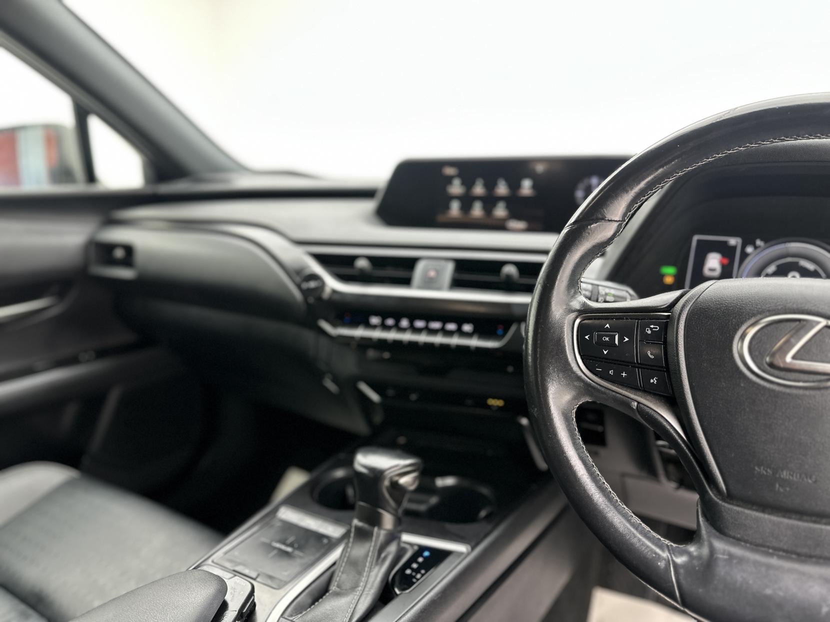 Lexus UX 2.0 250h SUV 5dr Petrol Hybrid E-CVT Euro 6 (s/s) (184 ps)