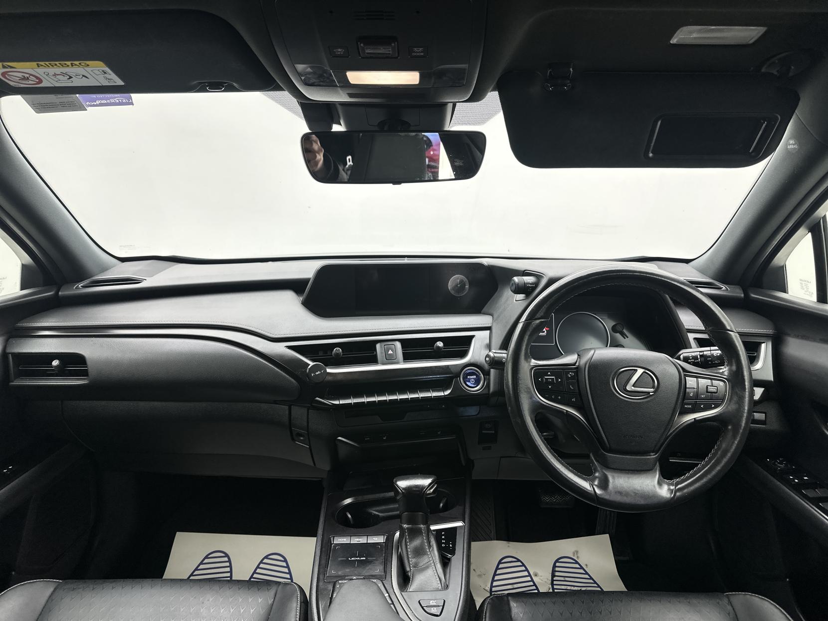 Lexus UX 2.0 250h SUV 5dr Petrol Hybrid E-CVT Euro 6 (s/s) (184 ps)