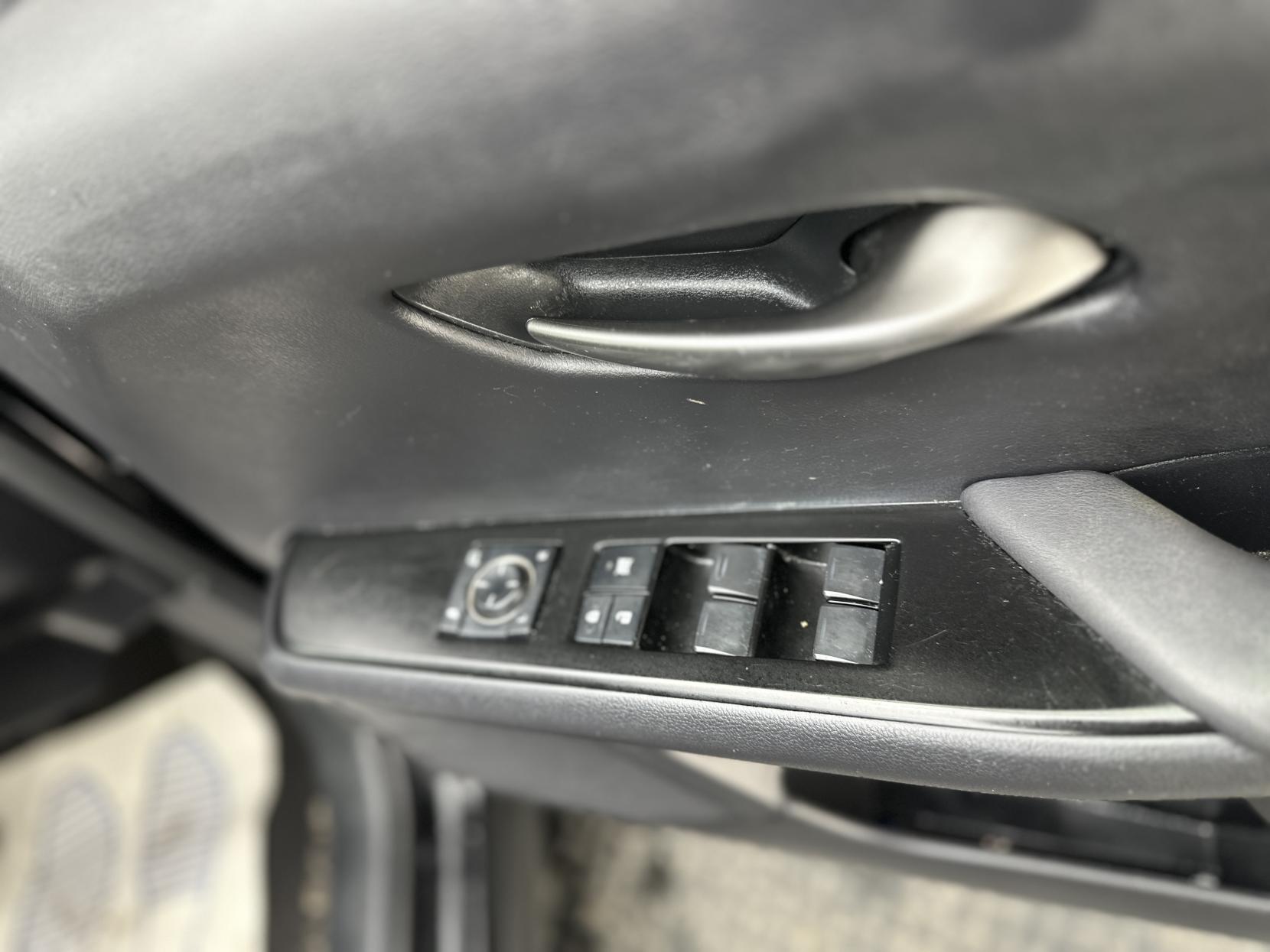 Lexus UX 2.0 250h SUV 5dr Petrol Hybrid E-CVT Euro 6 (s/s) (184 ps)