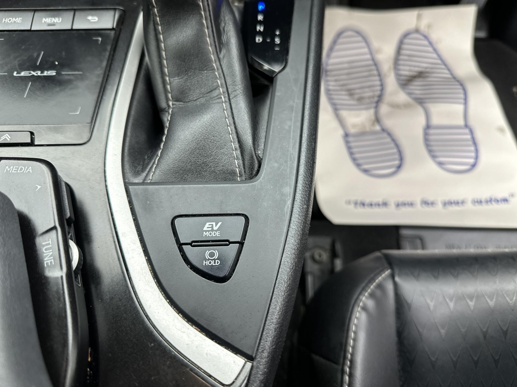 Lexus UX 2.0 250h SUV 5dr Petrol Hybrid E-CVT Euro 6 (s/s) (184 ps)