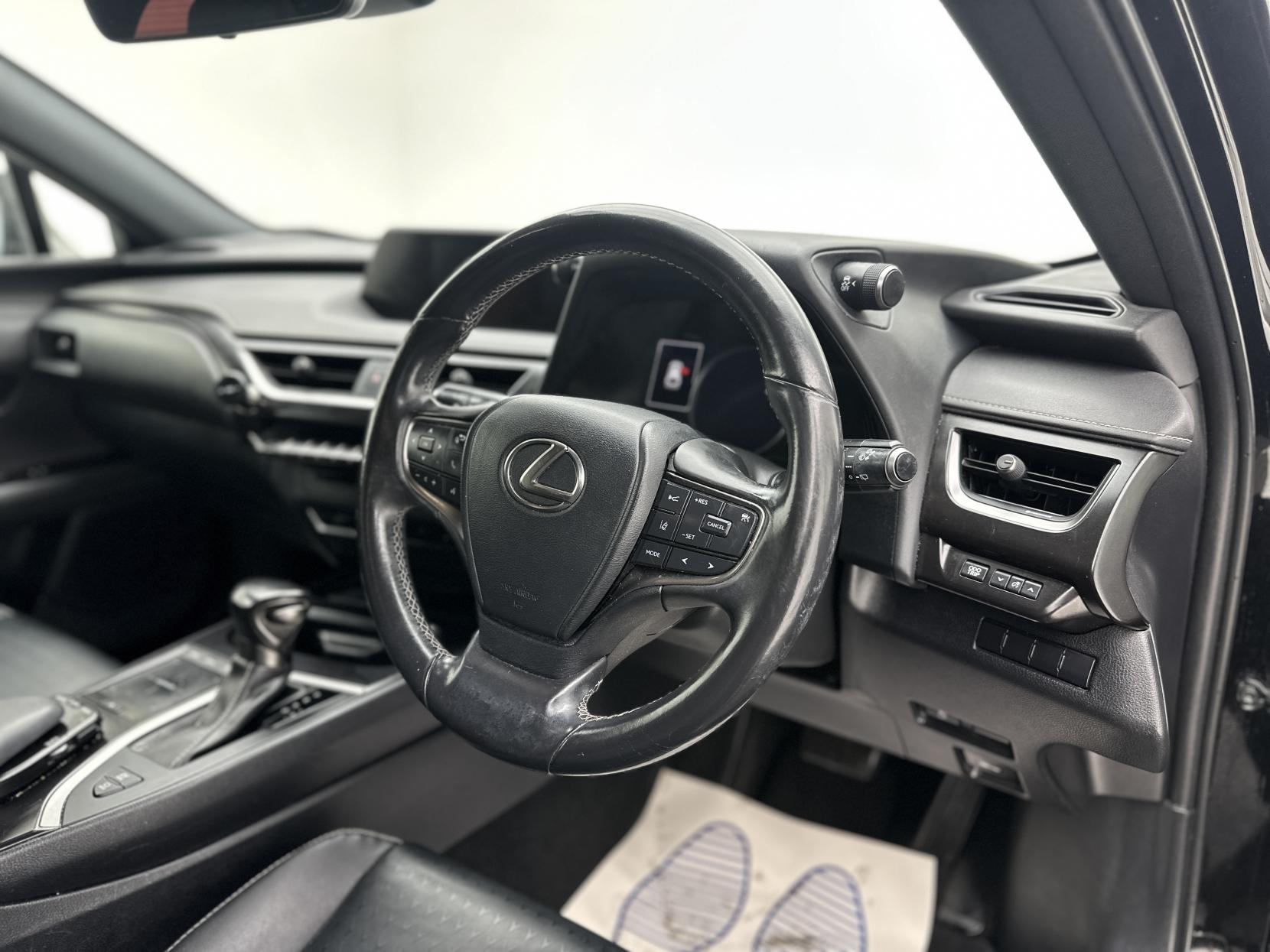Lexus UX 2.0 250h SUV 5dr Petrol Hybrid E-CVT Euro 6 (s/s) (184 ps)