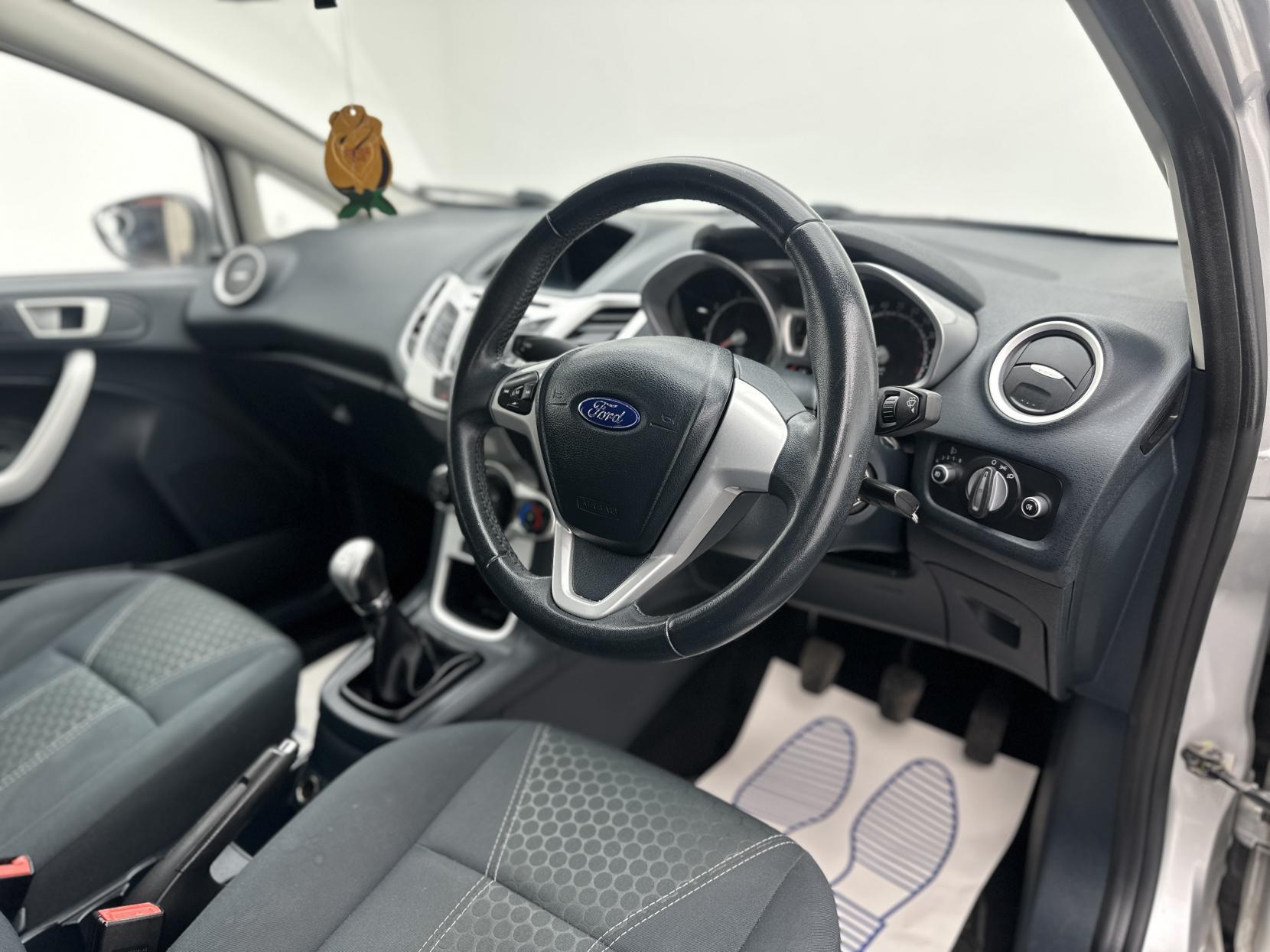 Ford Fiesta 1.25 Zetec Hatchback 5dr Petrol Manual (129 g/km, 81 bhp)
