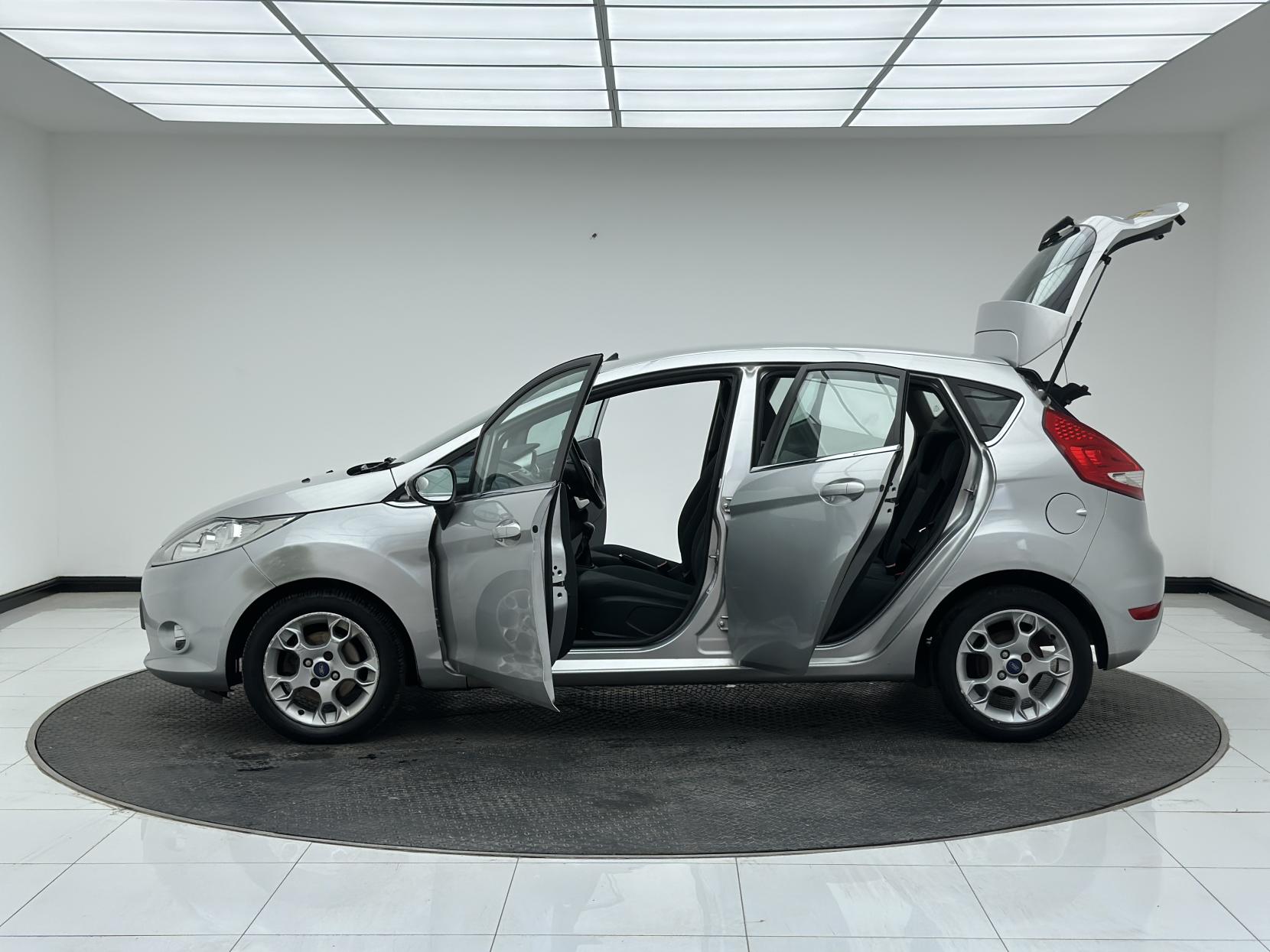 Ford Fiesta 1.25 Zetec Hatchback 5dr Petrol Manual (129 g/km, 81 bhp)