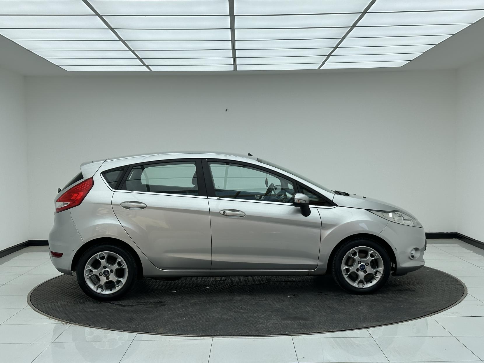 Ford Fiesta 1.25 Zetec Hatchback 5dr Petrol Manual (129 g/km, 81 bhp)