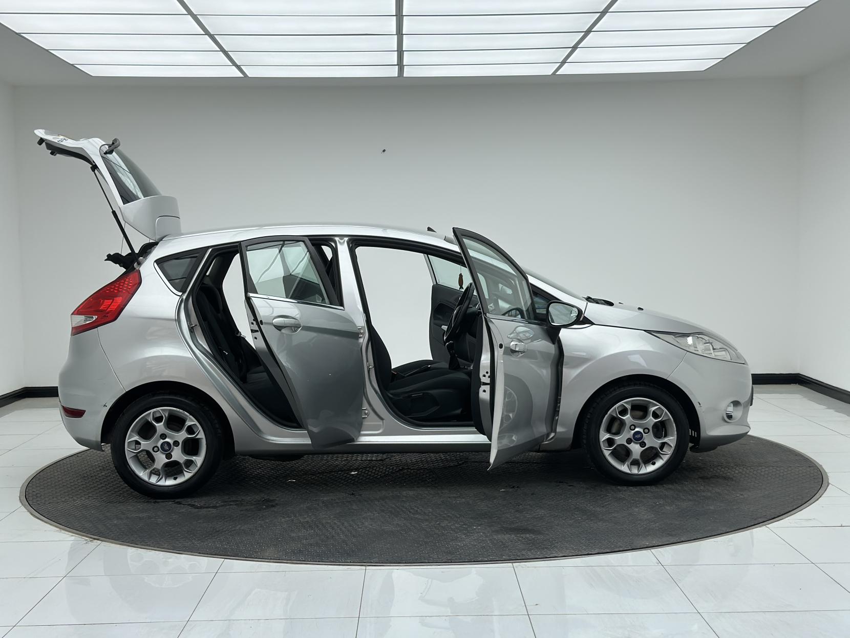 Ford Fiesta 1.25 Zetec Hatchback 5dr Petrol Manual (129 g/km, 81 bhp)