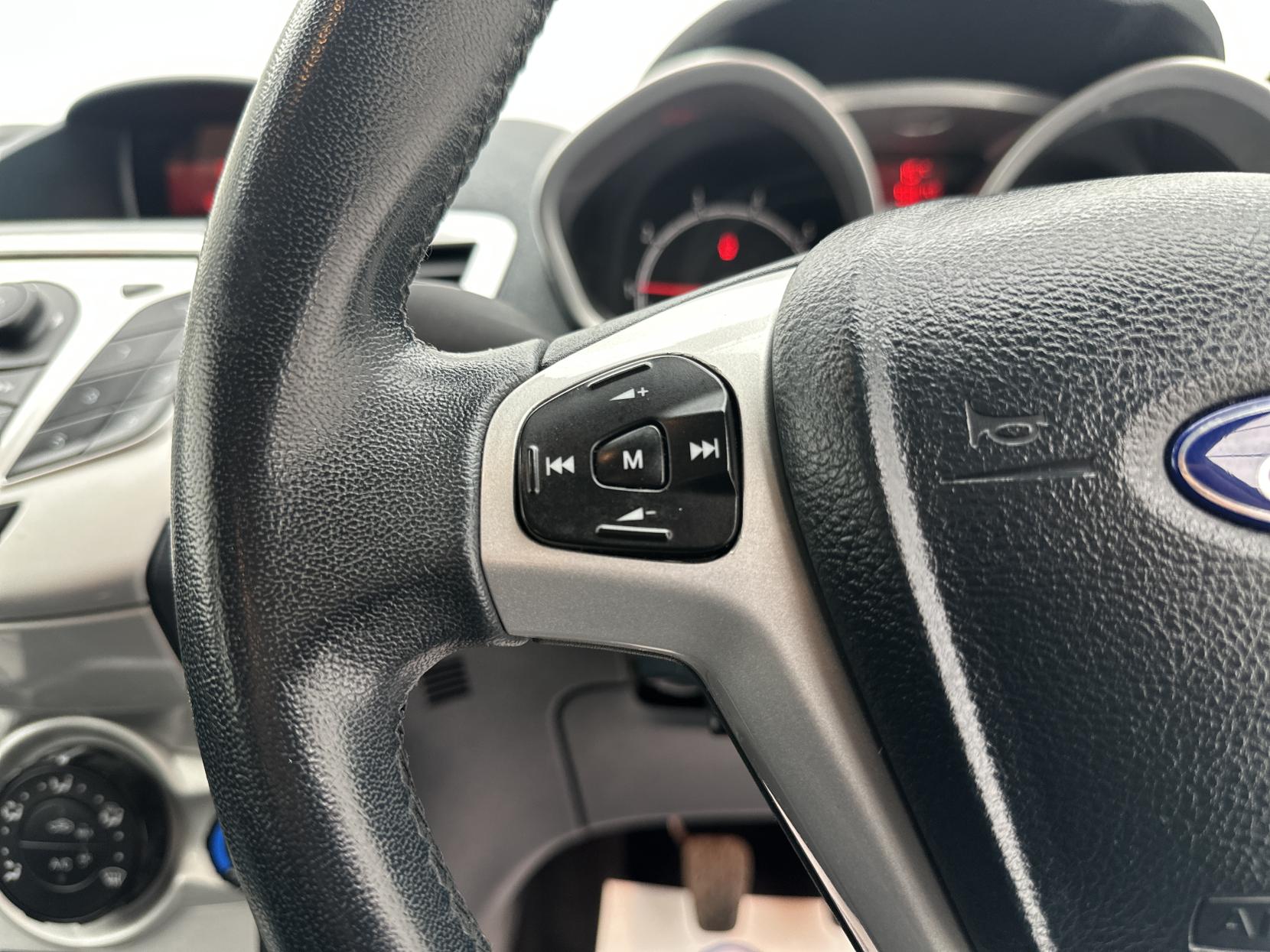 Ford Fiesta 1.25 Zetec Hatchback 5dr Petrol Manual (129 g/km, 81 bhp)