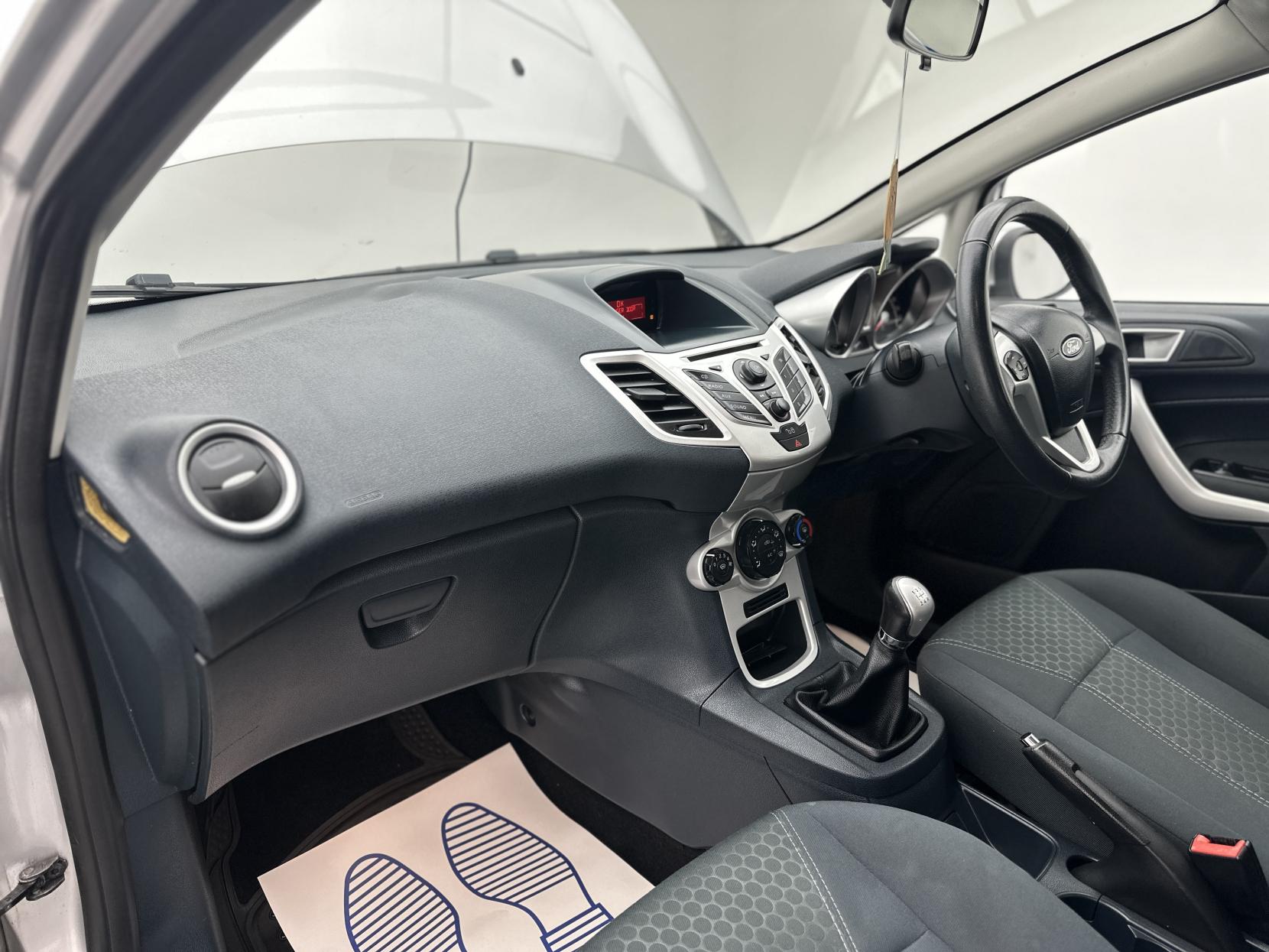 Ford Fiesta 1.25 Zetec Hatchback 5dr Petrol Manual (129 g/km, 81 bhp)