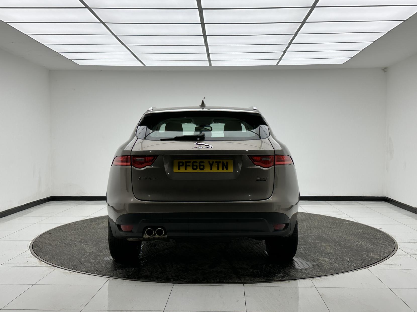 Jaguar F-PACE 2.0 D180 Portfolio SUV 5dr Diesel Auto AWD Euro 6 (s/s) (180 ps)