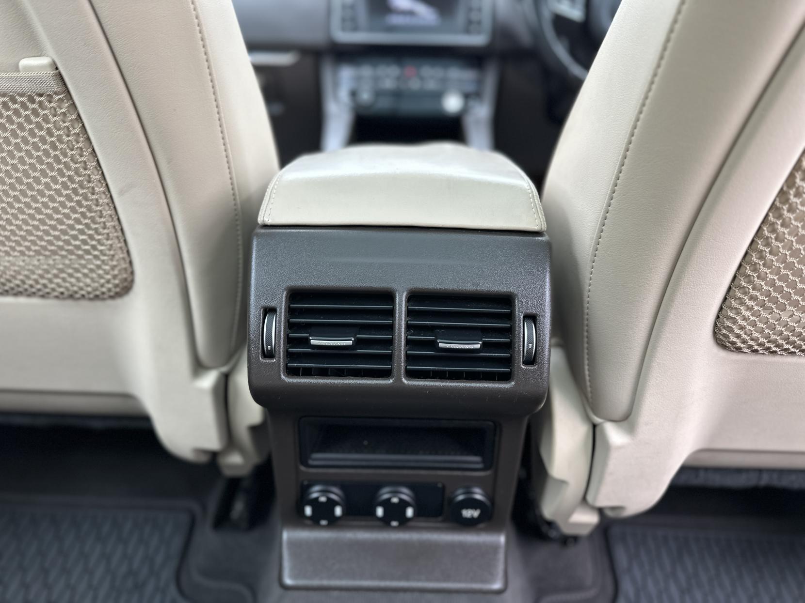 Jaguar F-PACE 2.0 D180 Portfolio SUV 5dr Diesel Auto AWD Euro 6 (s/s) (180 ps)