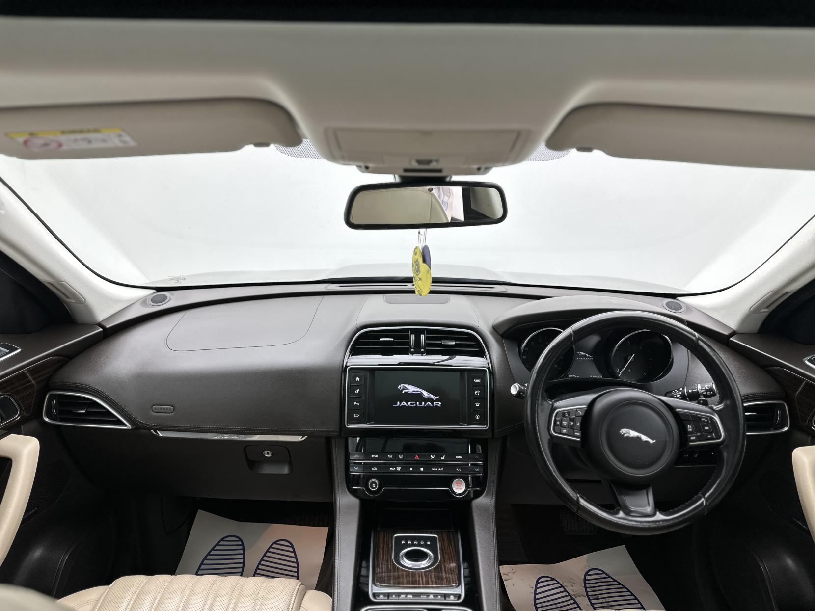 Jaguar F-PACE 2.0 D180 Portfolio SUV 5dr Diesel Auto AWD Euro 6 (s/s) (180 ps)