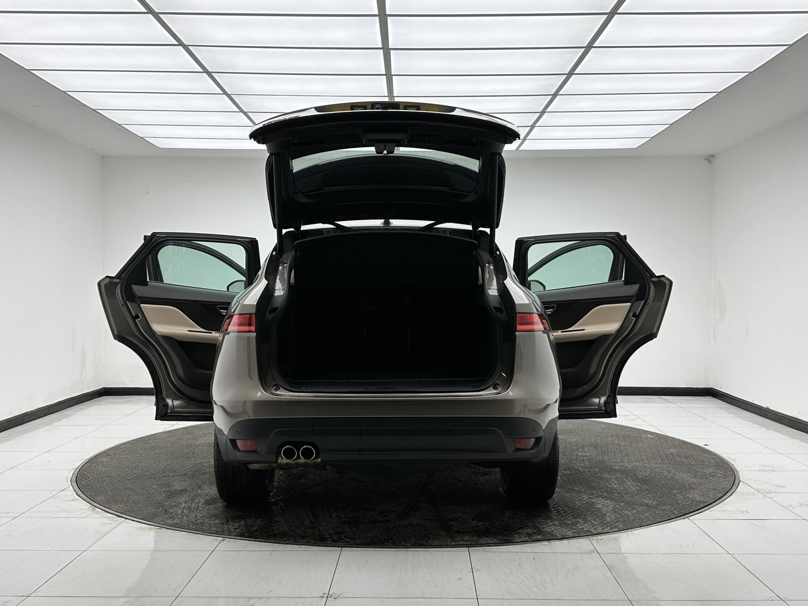 Jaguar F-PACE 2.0 D180 Portfolio SUV 5dr Diesel Auto AWD Euro 6 (s/s) (180 ps)