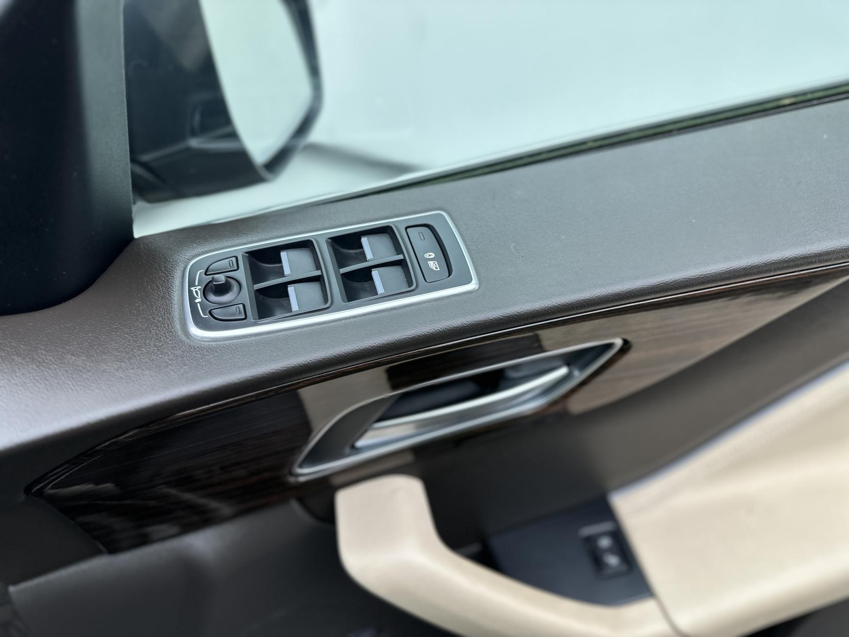 Jaguar F-PACE 2.0 D180 Portfolio SUV 5dr Diesel Auto AWD Euro 6 (s/s) (180 ps)