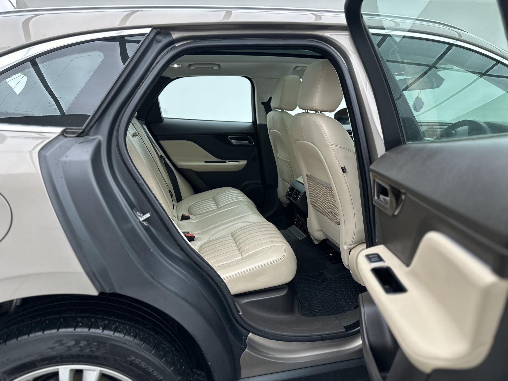 Jaguar F-PACE 2.0 D180 Portfolio SUV 5dr Diesel Auto AWD Euro 6 (s/s) (180 ps)