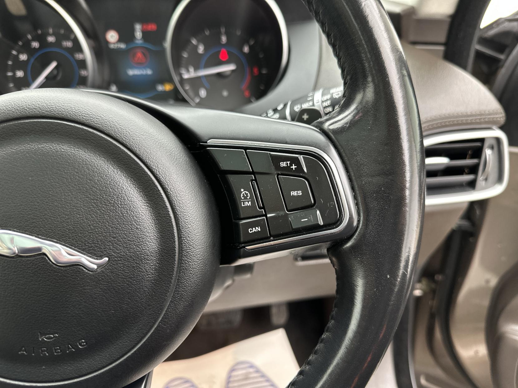 Jaguar F-PACE 2.0 D180 Portfolio SUV 5dr Diesel Auto AWD Euro 6 (s/s) (180 ps)