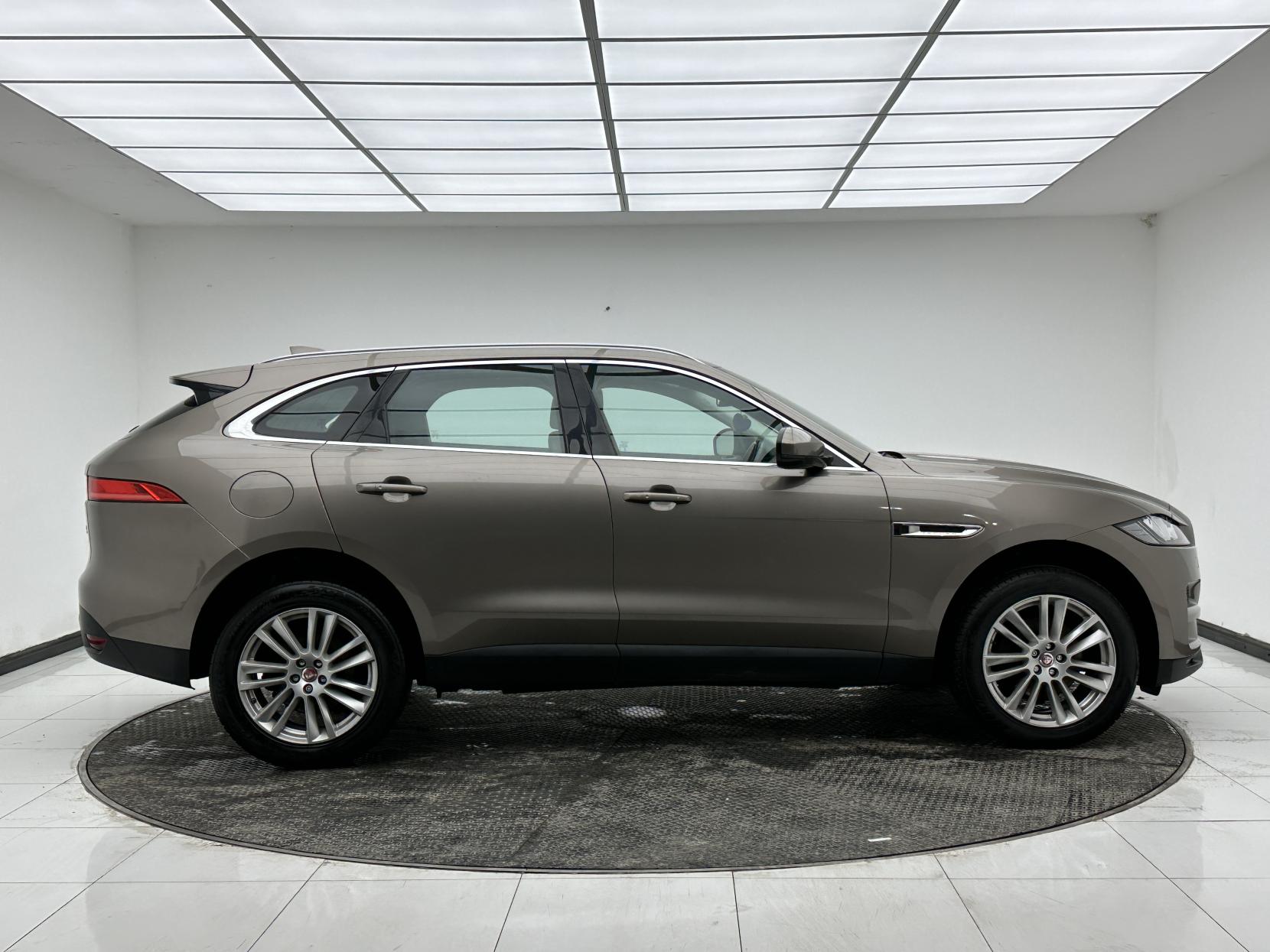 Jaguar F-PACE 2.0 D180 Portfolio SUV 5dr Diesel Auto AWD Euro 6 (s/s) (180 ps)