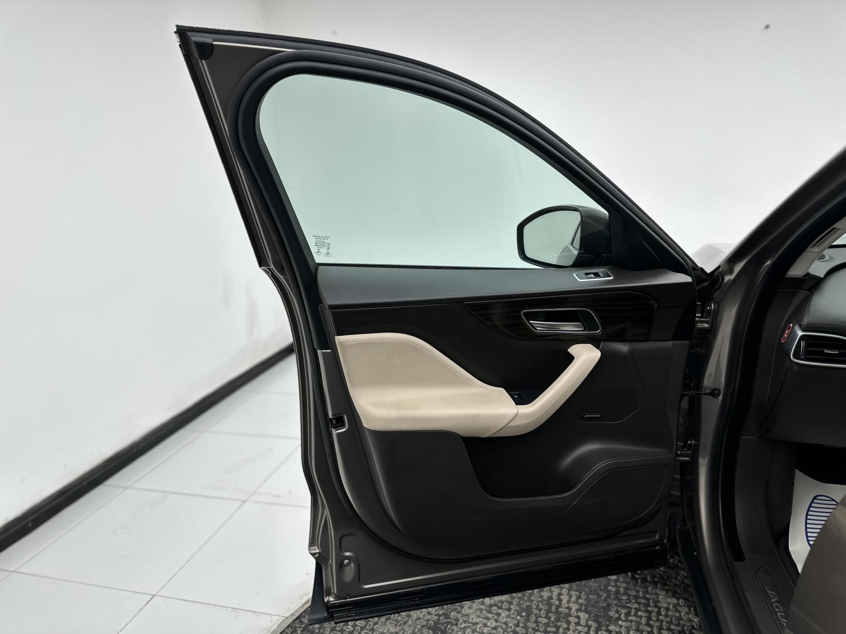 Jaguar F-PACE 2.0 D180 Portfolio SUV 5dr Diesel Auto AWD Euro 6 (s/s) (180 ps)